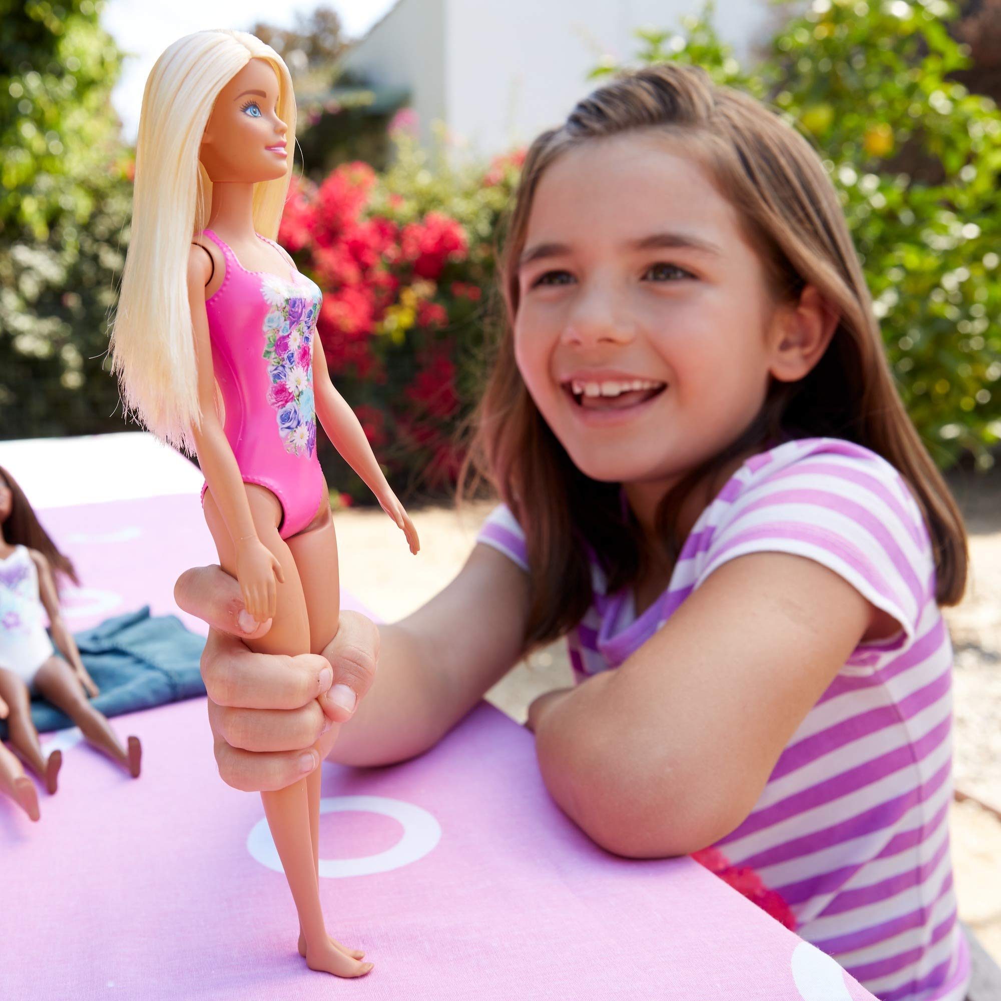 Barbie Beach DWK07 Con Costume Stampa Tribale - Bambola Estate Per Bambine - Perfetta Per Giochi In Spiaggia E Piscina