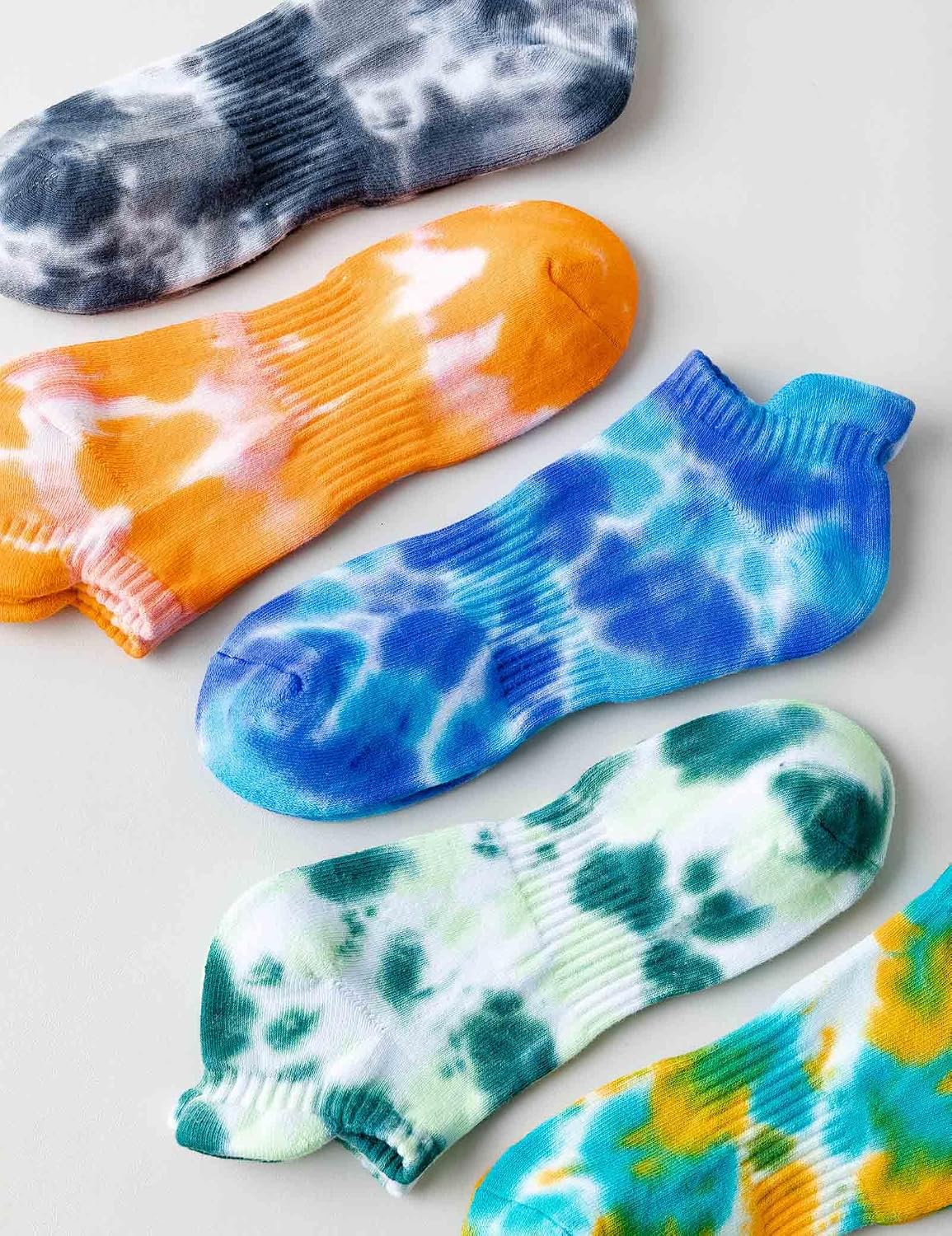 5 Pairs Tie Dye Ankle Socks Giftbox Set for Women Men, Soft Terry Bottom Cushioned Socks with Ear Tab