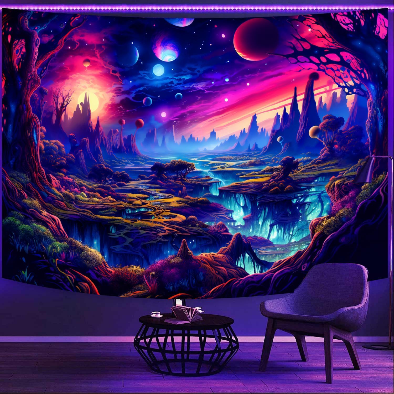 Simpkeely Fantasy Planet Tapisserie, Forêt à la Lumière Noire, Paysage Naturel Rétro Esthétique Tenture Murale, Réactif aux UV, Coucher de Soleil Arbres pour Chambre à Coucher - 240 x 320cm