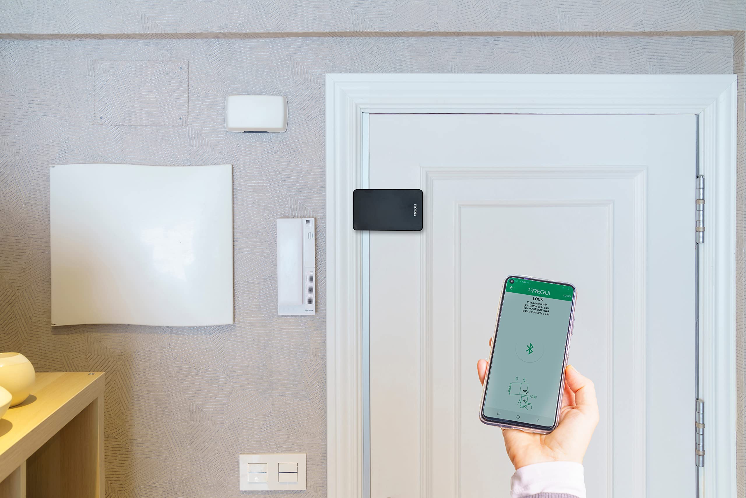 ARREGUI KAMO CI20NRC Serratura di Sicurezza Invisibile per Porta con Controllo Smartphone | Antifurto | Serratura Elettronica per Porta con Bluetooth | Catenaccio Interno | Nero