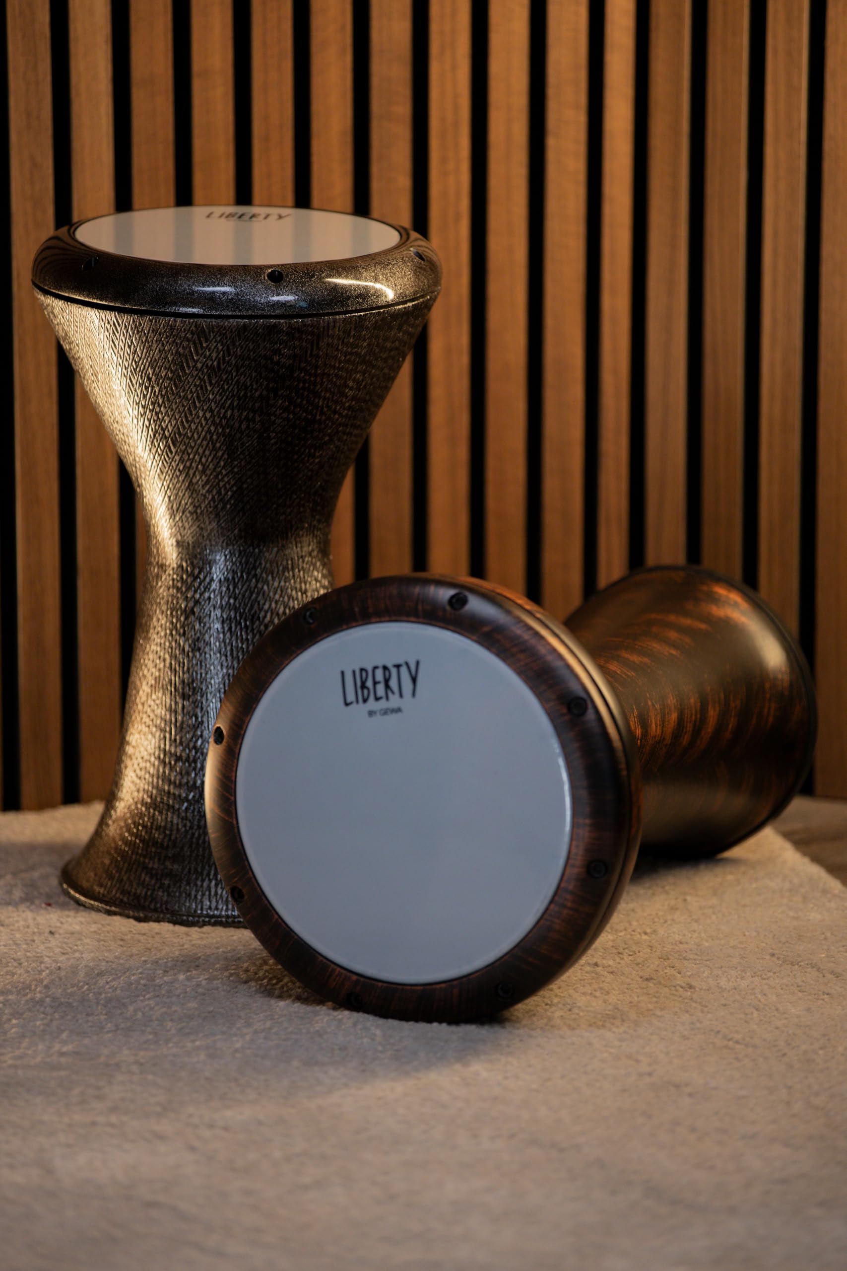 GEWA Liberty Doumbek Fiberglass - Dimensione (Diametro): 9" (23 cm), Altezza: 18" (45 cm)