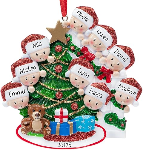 Vista 10 de Adorno de Navidad personalizado para parejas que se asoman 2023 Nuestro primer recuerdo de Navidad juntos - Regalo de amor para citas Familia