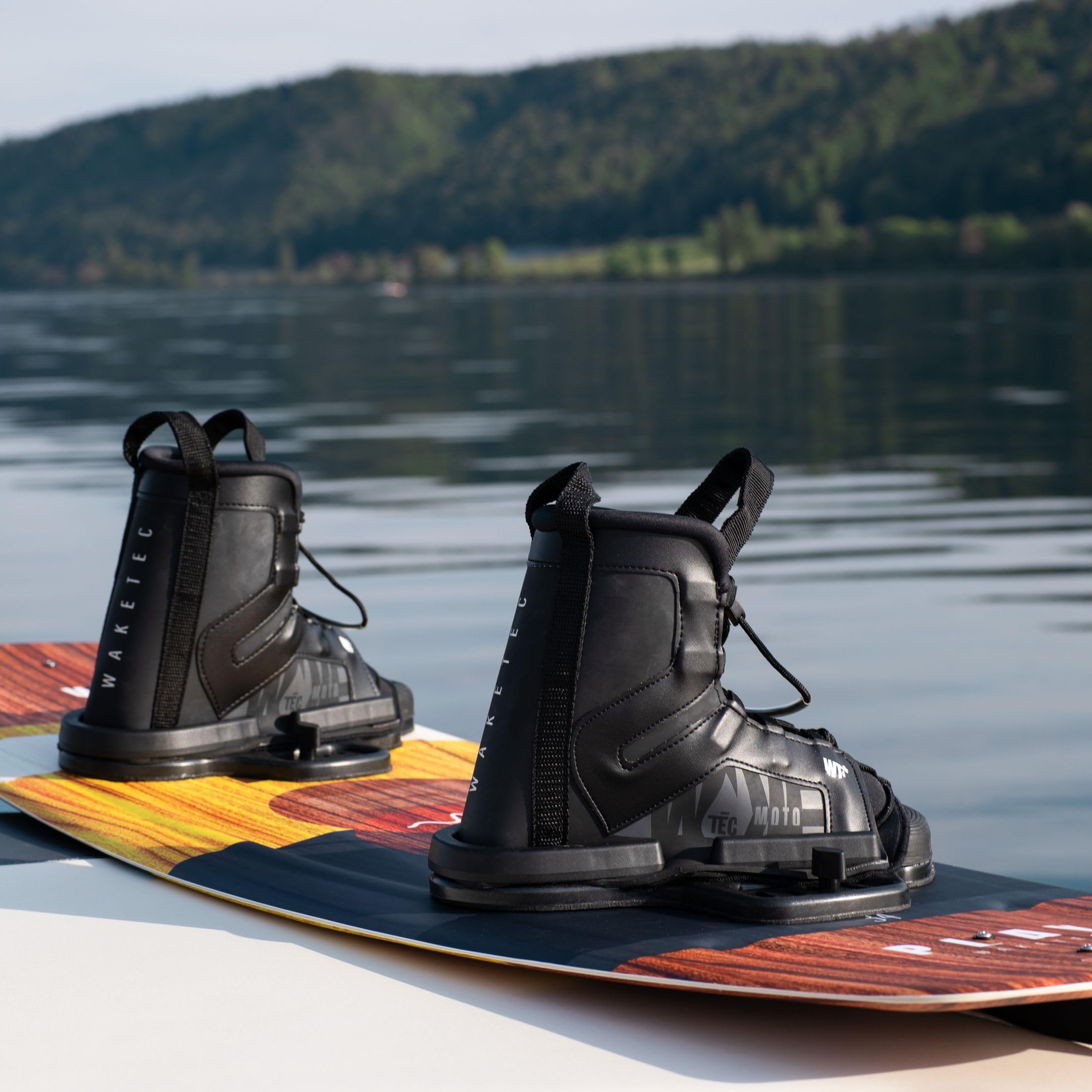 Waketec Moto attachi per Wakeboard, Taglie 34-47 EU- S/M, L/XL, Ampia Gamma di Regolazione, Confortevole, Tenuta Ferma, Schema di Fori Universale, Scarpe per Wakeboard, Bambini Adulti, Nero
