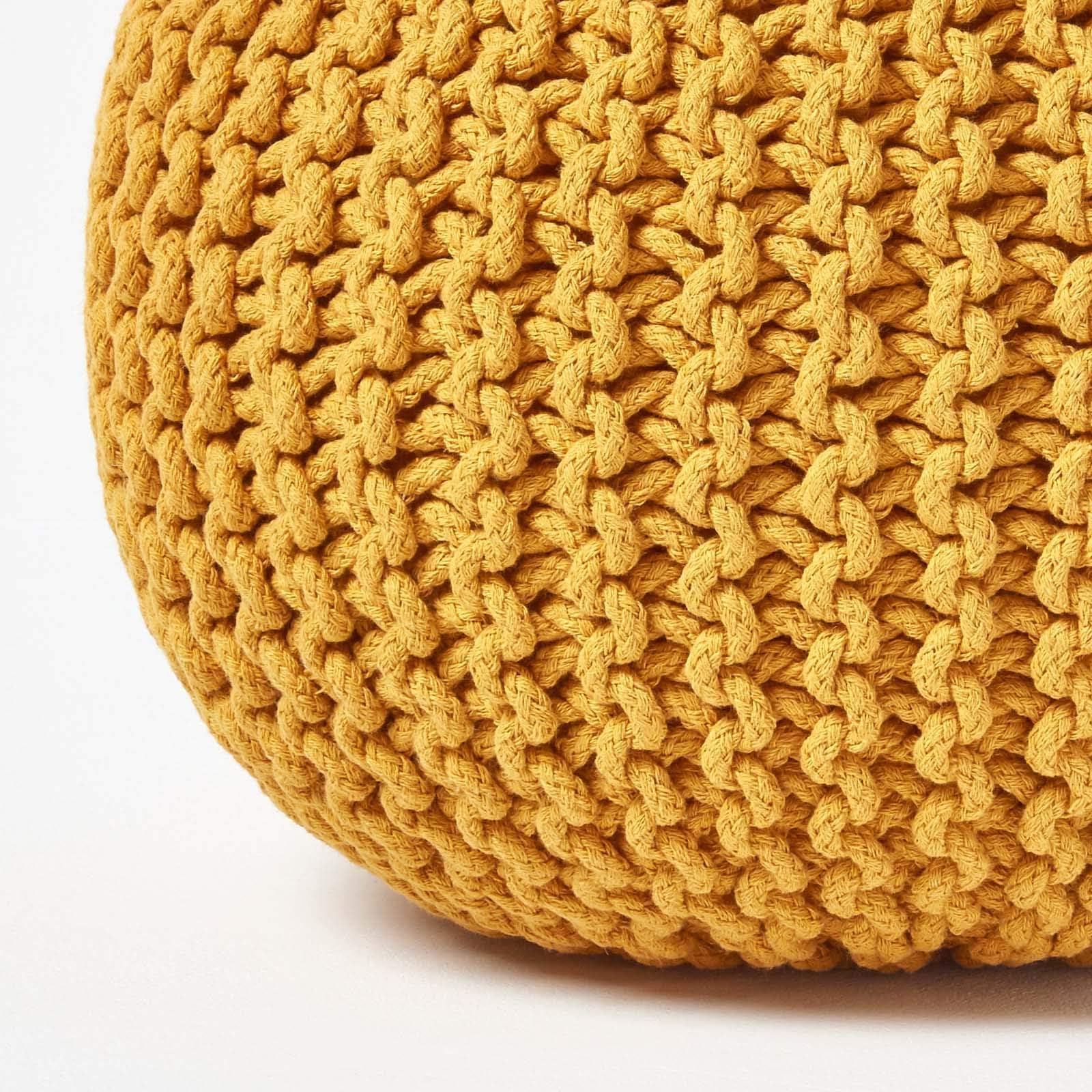 Homescapes Pouf Strickpouf rundes Bodenkissen, Sitzpouf 35 x 40 cm, gepolsterter Sitzhocker, Sitzpuff/Puff mit grob gestricktem Bezug aus 100% Baumwolle, Strickpuff, Senf