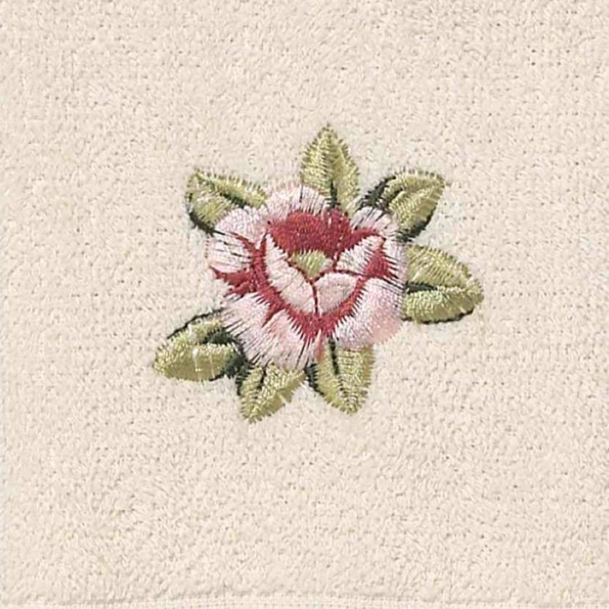 Avanti Linens - Juego de Toallas de 3 Piezas, algodón Suave y Absorbente, Accesorios de baño inspirados en Flores (colección Rosefan)