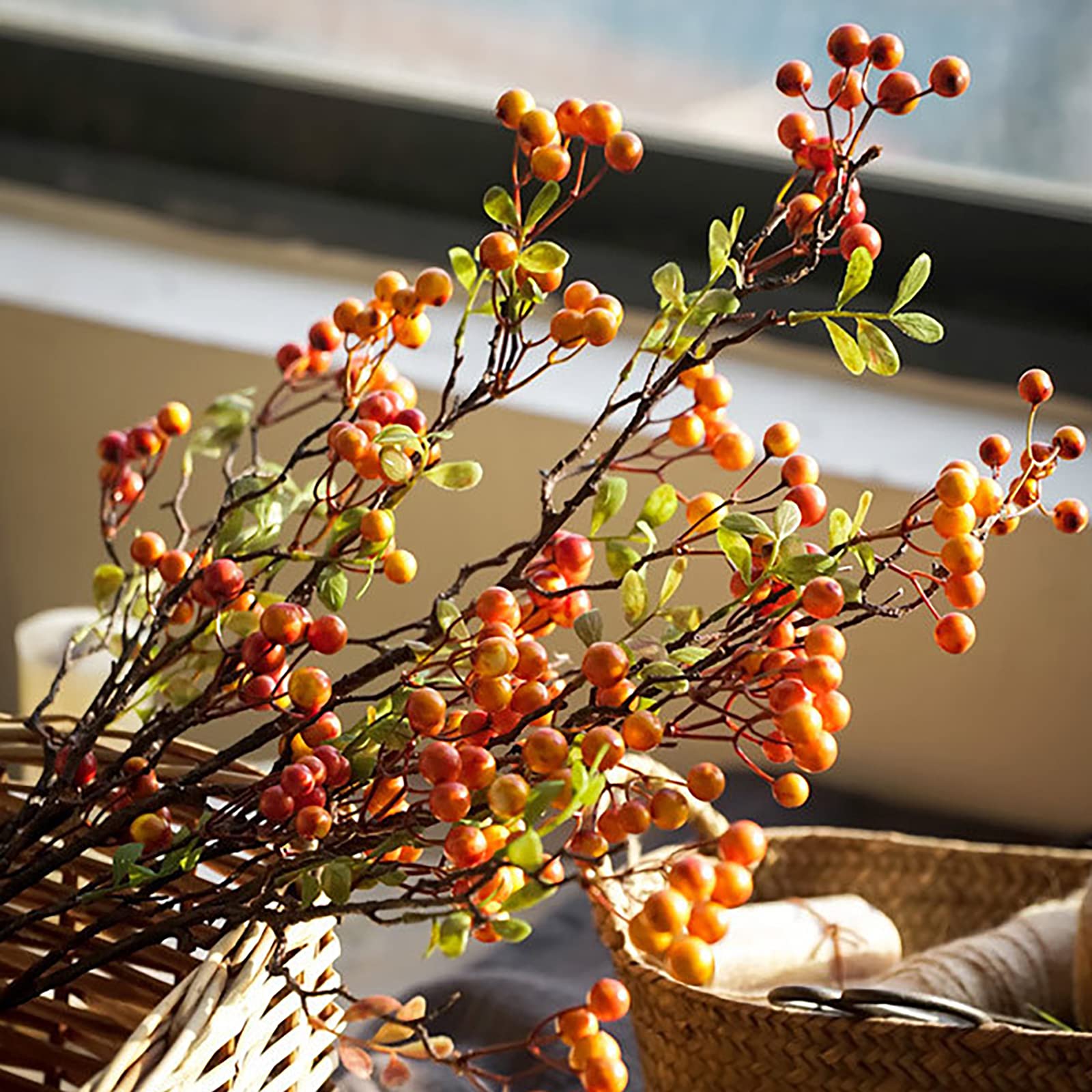 Confezione da 3/6 Steli di Bacche Artificiali 27,56 Pollici Gambo Lungo Piante di Bacche Finte con Foglie Verdi Scelte di Bacche di Agrifoglio di Natale per Albero di Natale(6 Pezzi Arancione)