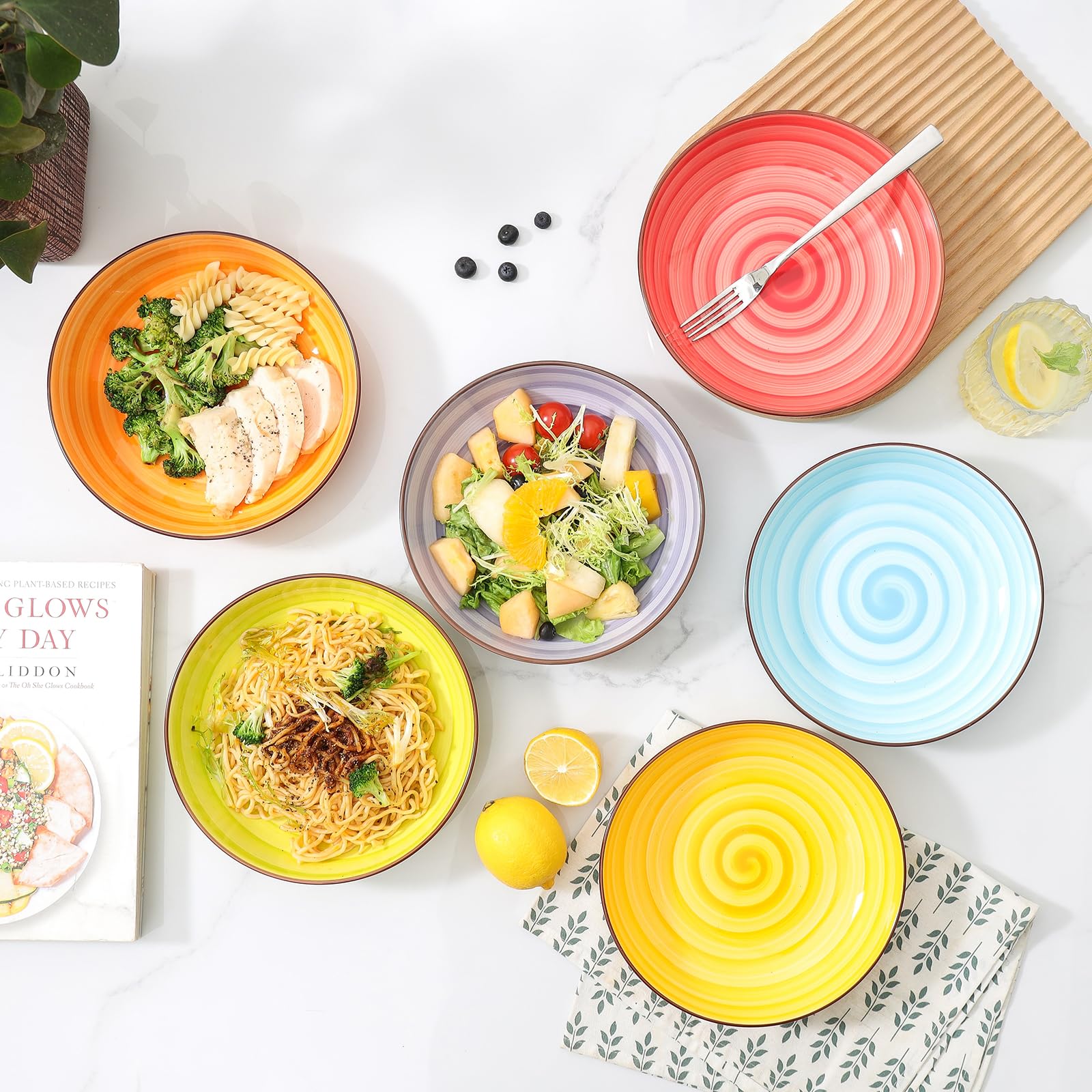 KitchenTour - Juego de 6 cuencos de cerámica para pasta, 26 onzas, cuencos de porcelana colorida de 8 pulgadas, anchos y poco profundos, aptos para lavavajillas y microondas