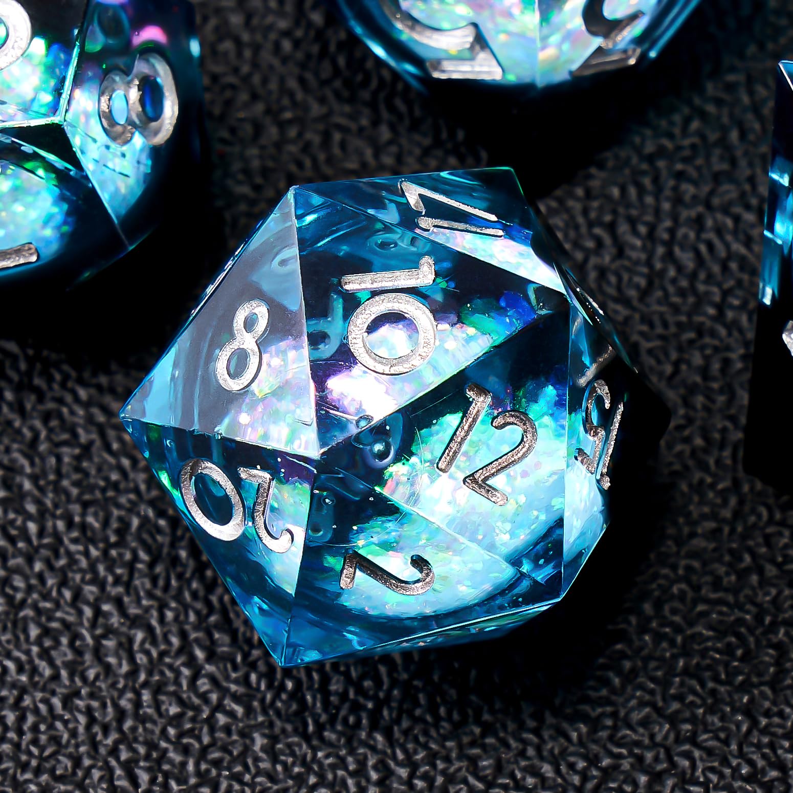 Liquid Core - Juego de dados DND, 7 dados de resina con bordes afilados para Calabozos y Dragones, dados poliédricos RPG D&D hechos a mano, juego de dados para juegos de rol D20 D12 D10 D8 D6 D4 con