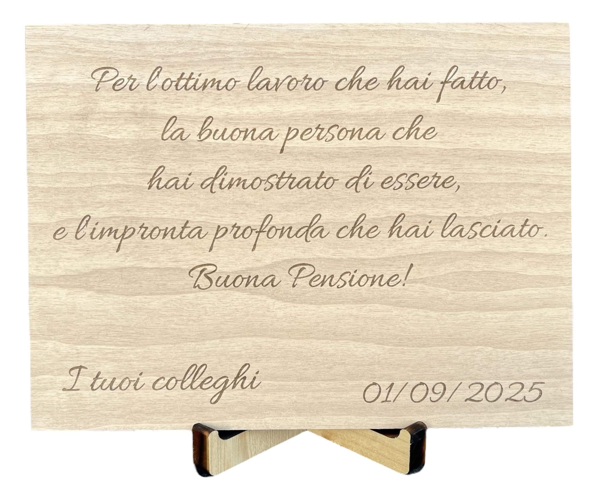Targa Personalizzata in Legno Noce 20x15 cm, Targhetta Artigianale Libera per Regalo Pensione, Laurea, Anniversario o Premio