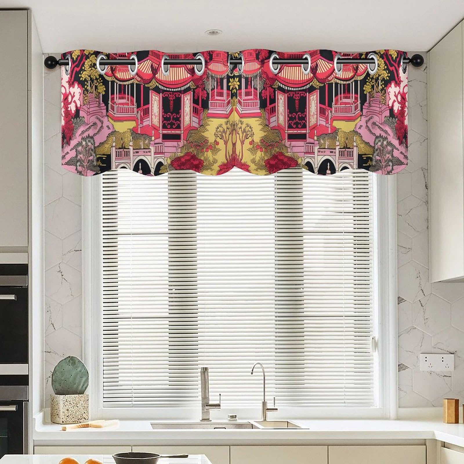 Rideaux courts style pagode corail Chinoiserie pour habiller petites fenêtres