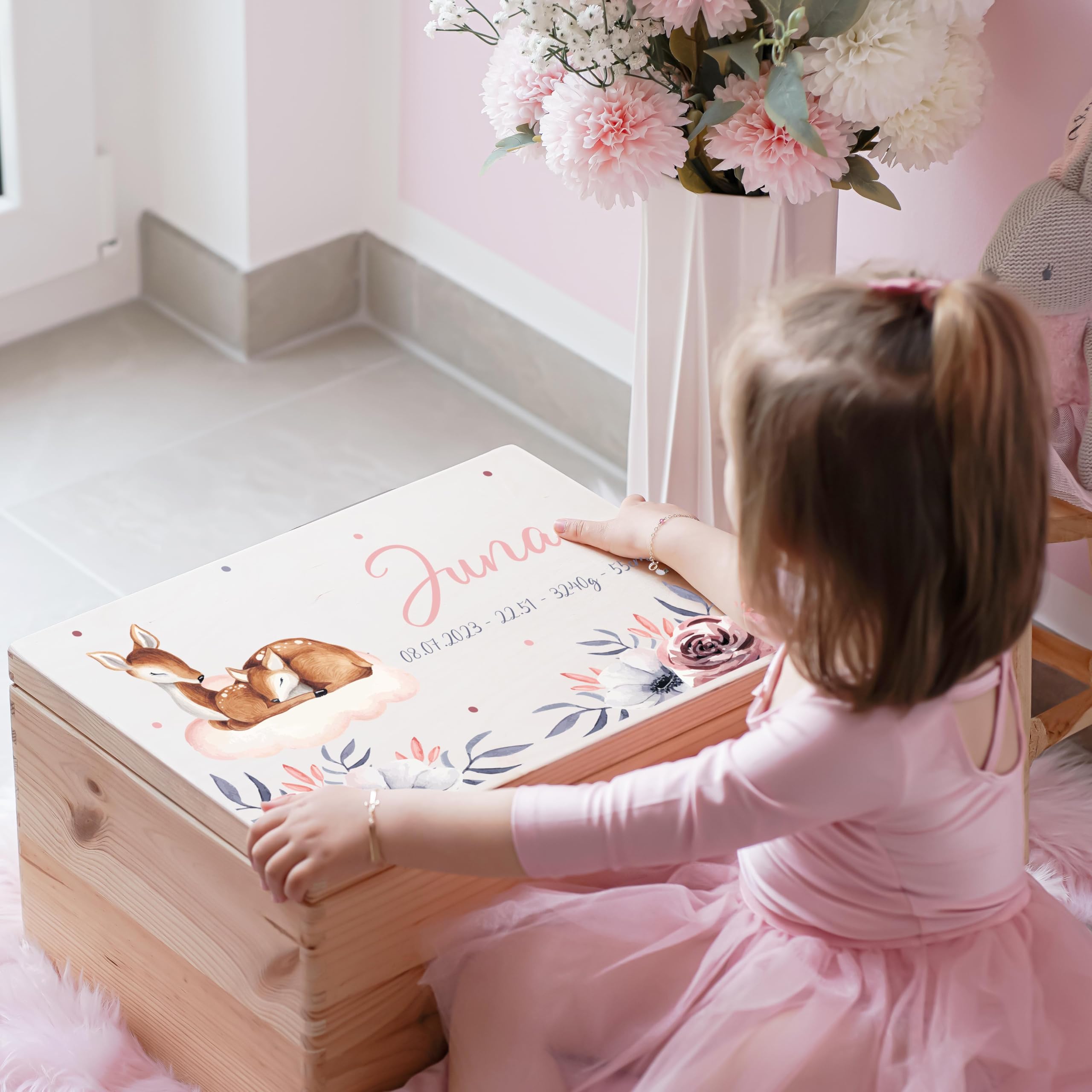KIDSMOOD - Erinnerungsbox Baby, personalisierte Holzkiste mit Deckel, Ideal zur Aufbewahrung von Erinnerungen und als Geschenk zur Geburt, Taufe oder als Geburtstagsgeschenk für Mädchen und Jungen