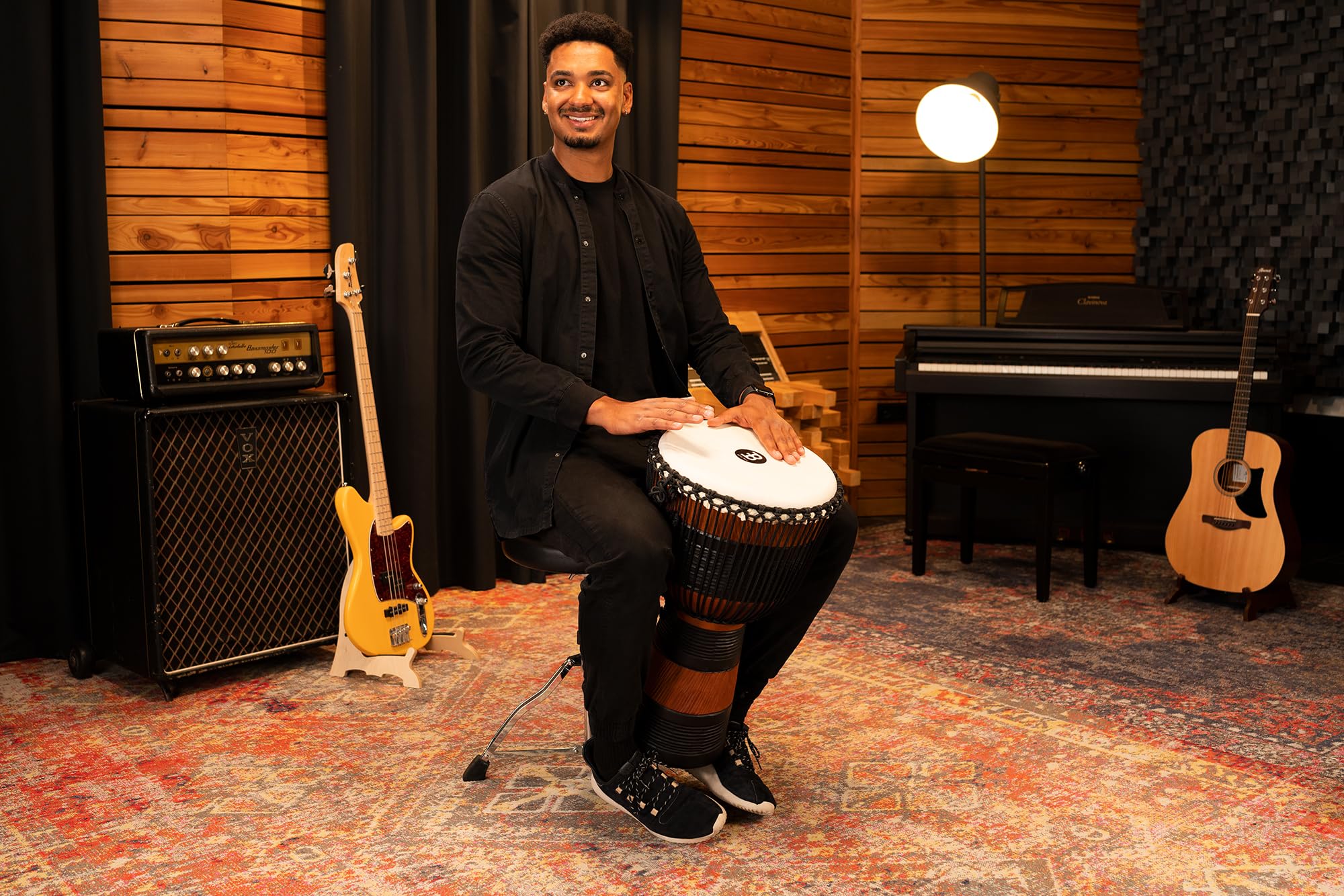 Meinl Percussion Earth Rhythm Djembe – Très Grande Percussion à Main – Housse Incluse – Diamètre 13 pouces – Acajou, Multicolore (ADJ3-XL+BAG)