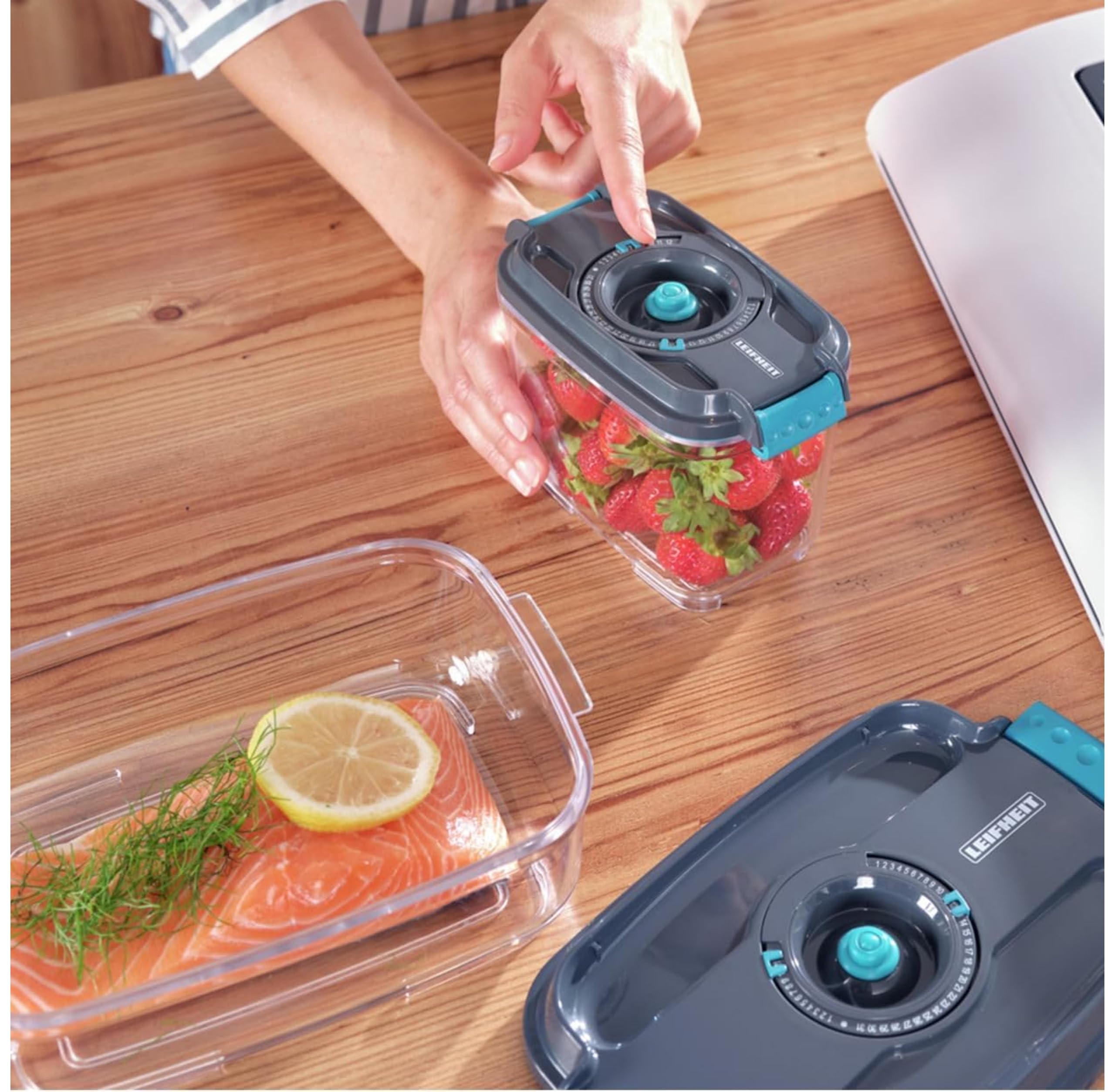 Leifheit 3er Set Vakuum-Frischhaltedosen, luft- und wasserdichte Vorratsdose, Dosen passend für Leifheit Vakuumiergeräte, BPA-frei & spülmaschinengeeignet, zum Einfrieren und die Mikrowelle geeignet