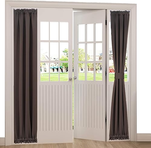 Cortinas opacas para puertas y ventanas, paneles laterales.