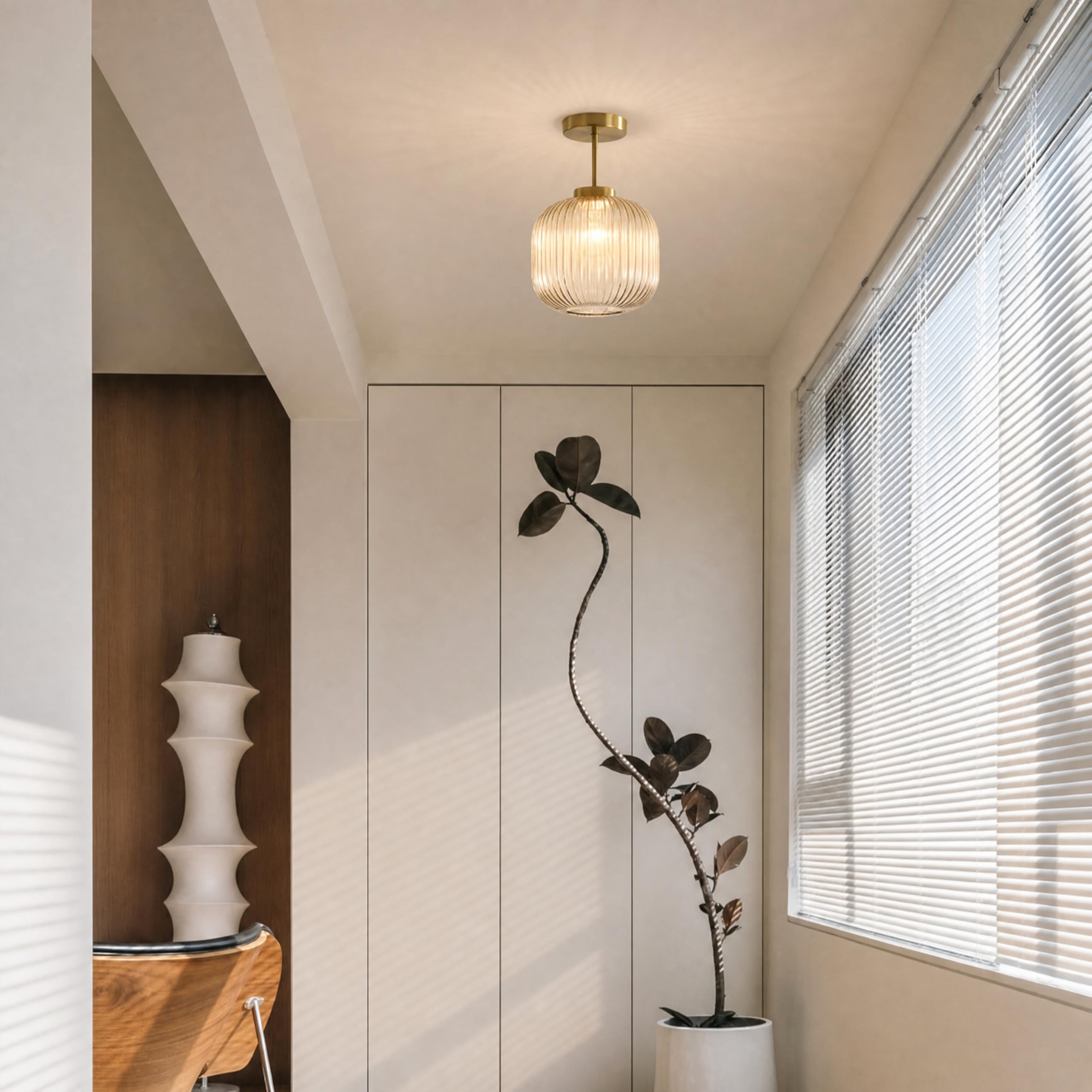EKSED Plafonnier Vintage en Verre, Lampe de Plafond E27 en Verre Strié, Lampe Suspendue avec Base en Métal Laiton Doré pour Chambre Couloir Entrée Cuisine (Ambré)