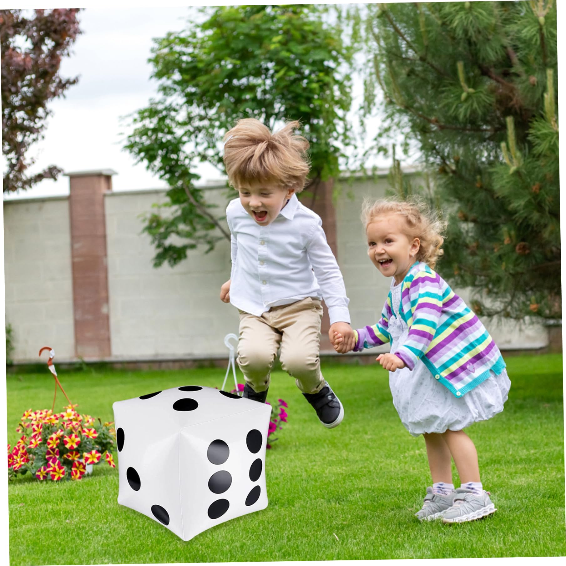 Dadi grandi, dadi gonfiabili 2 pezzi 11, 8x11, 8 pollici PVC esplosione per giochi per feste in piscina da spiaggia all'aperto al coperto Bianco