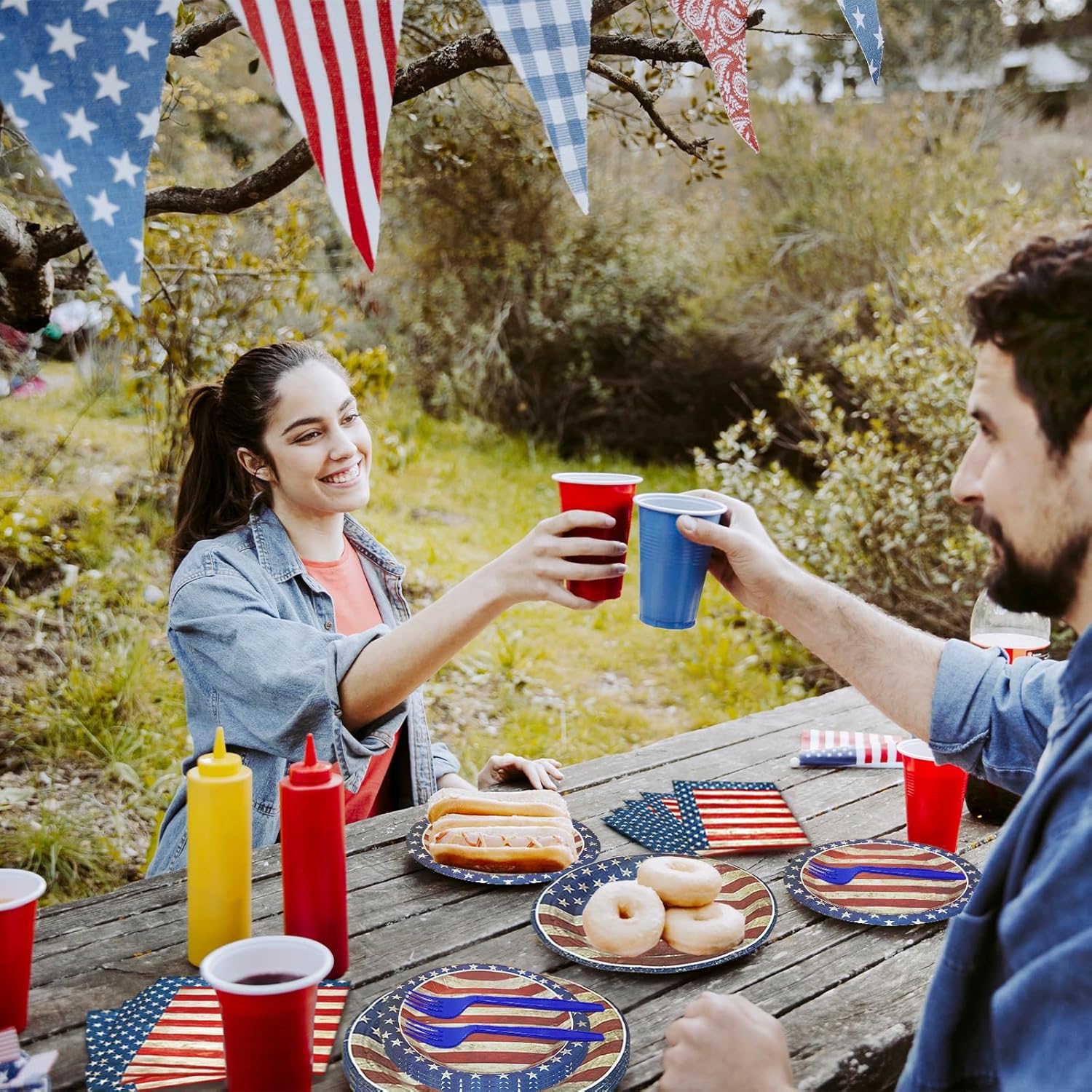100 Pcs American Flag Party Supplies Set, Serves 25 – Disposable Patriotic Paper Plates, Napkins, and Forks, USA Flag-Themed Tableware for 4th of July, Memorial Day, Veterans Day, Independence Day BBQ