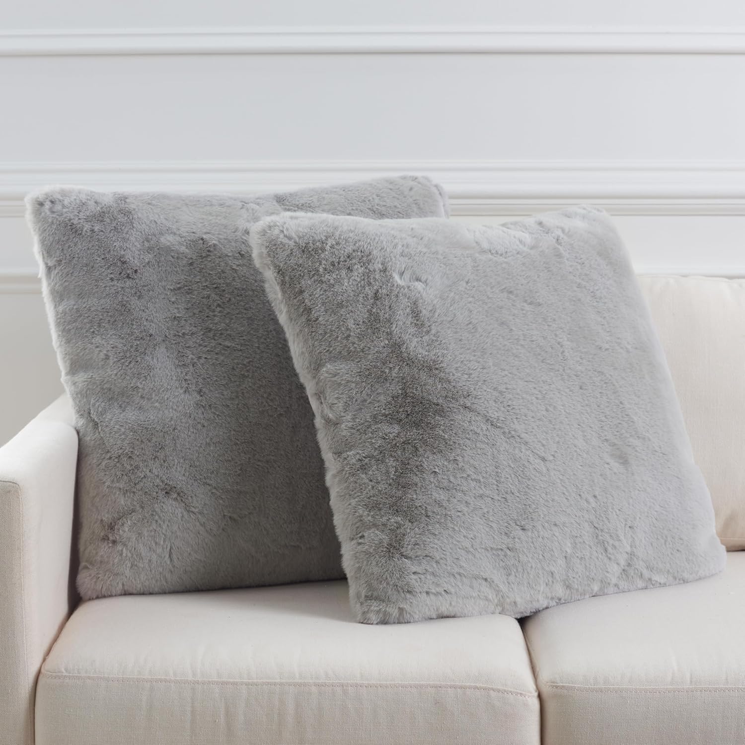 SAFAVIEH Home Collection Flayn Grey Faux Fur 17-inch Square Decorative Accent Throw Pillow with Insert (Set of 2)