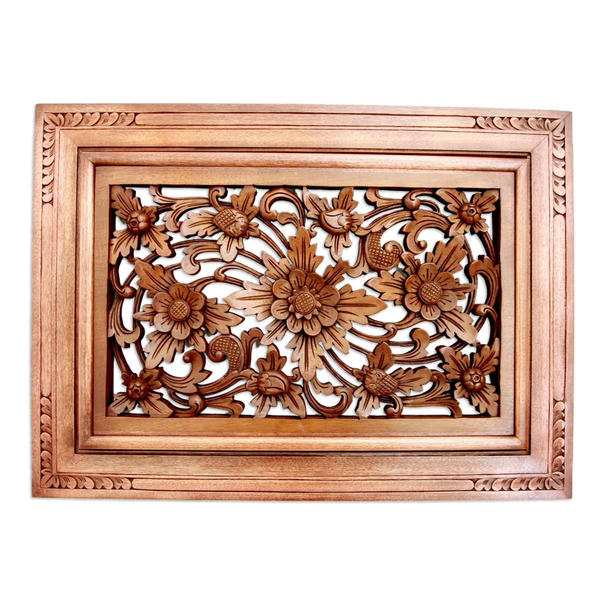 Panneau en relief en bois Fleur de Joie NOVICA pour une maison chaleureuse