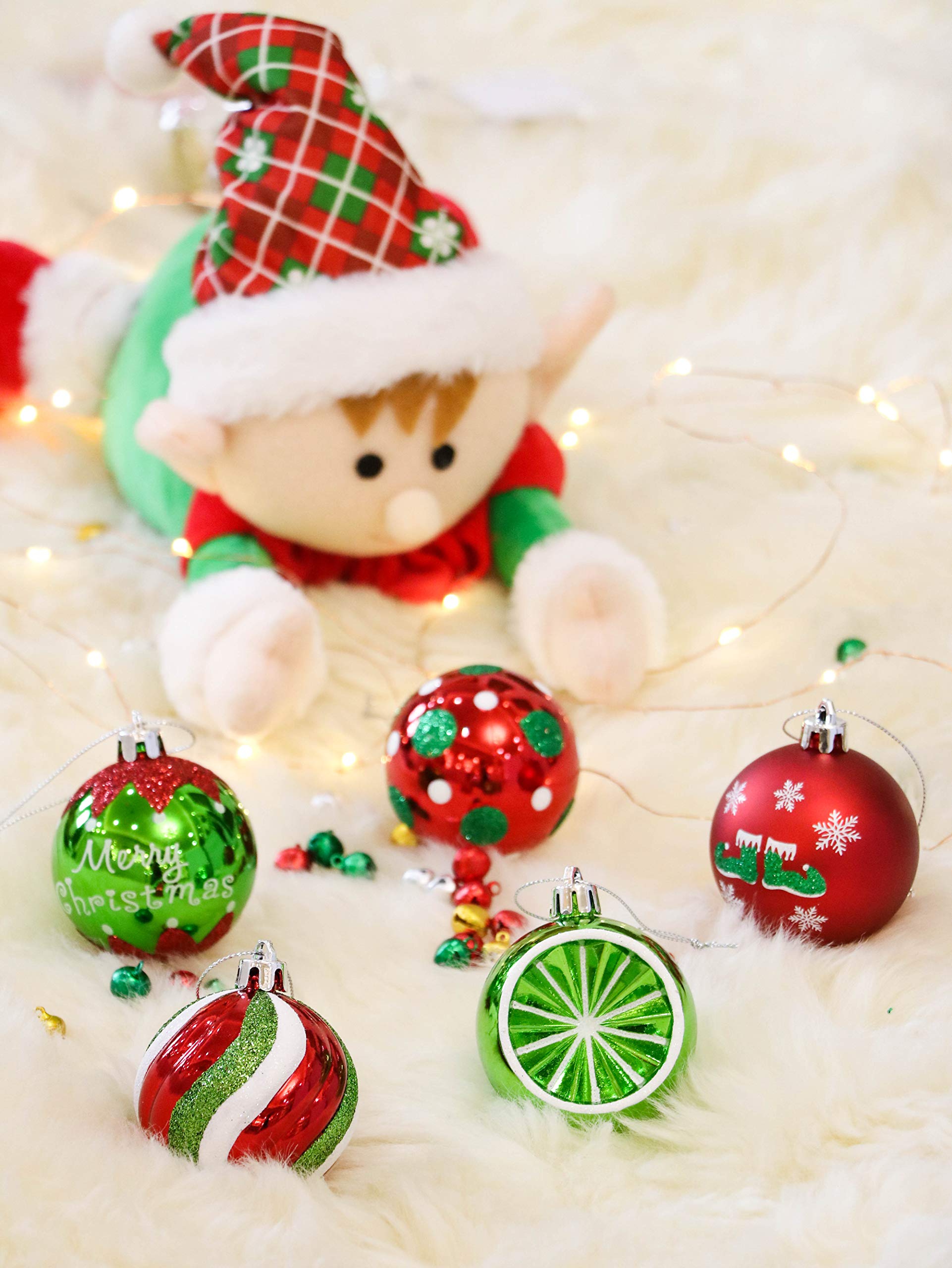 Victor's Workshop 20Pcs Bolas de Navidad 6cm, Adornos de Navidad para Arbol Tema Elfo Setl, Decoración de Bolas Navideños Plástico de Rojo Blanco Verde, Regalos de Colgantes de Navidad (Deleitoso)