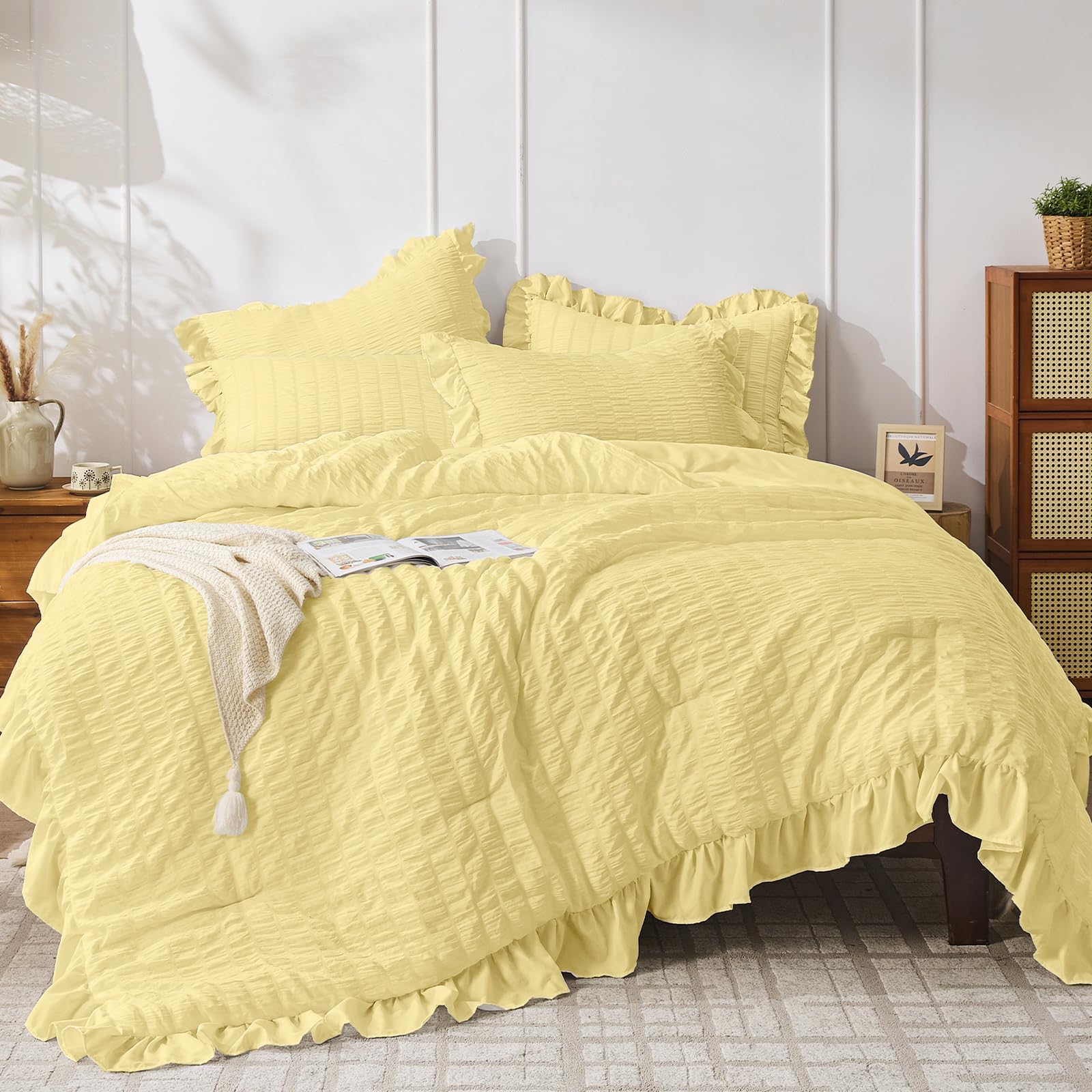 JOLLYVOGUE Light Yellow Twin/Twin XL Comforter Set, 2 Pieces Seersucker Lightweight Fluffy Bedding Set, Twin Ruffle Comforter, All Season Soft Microfiber Shabby Chic Bed Set