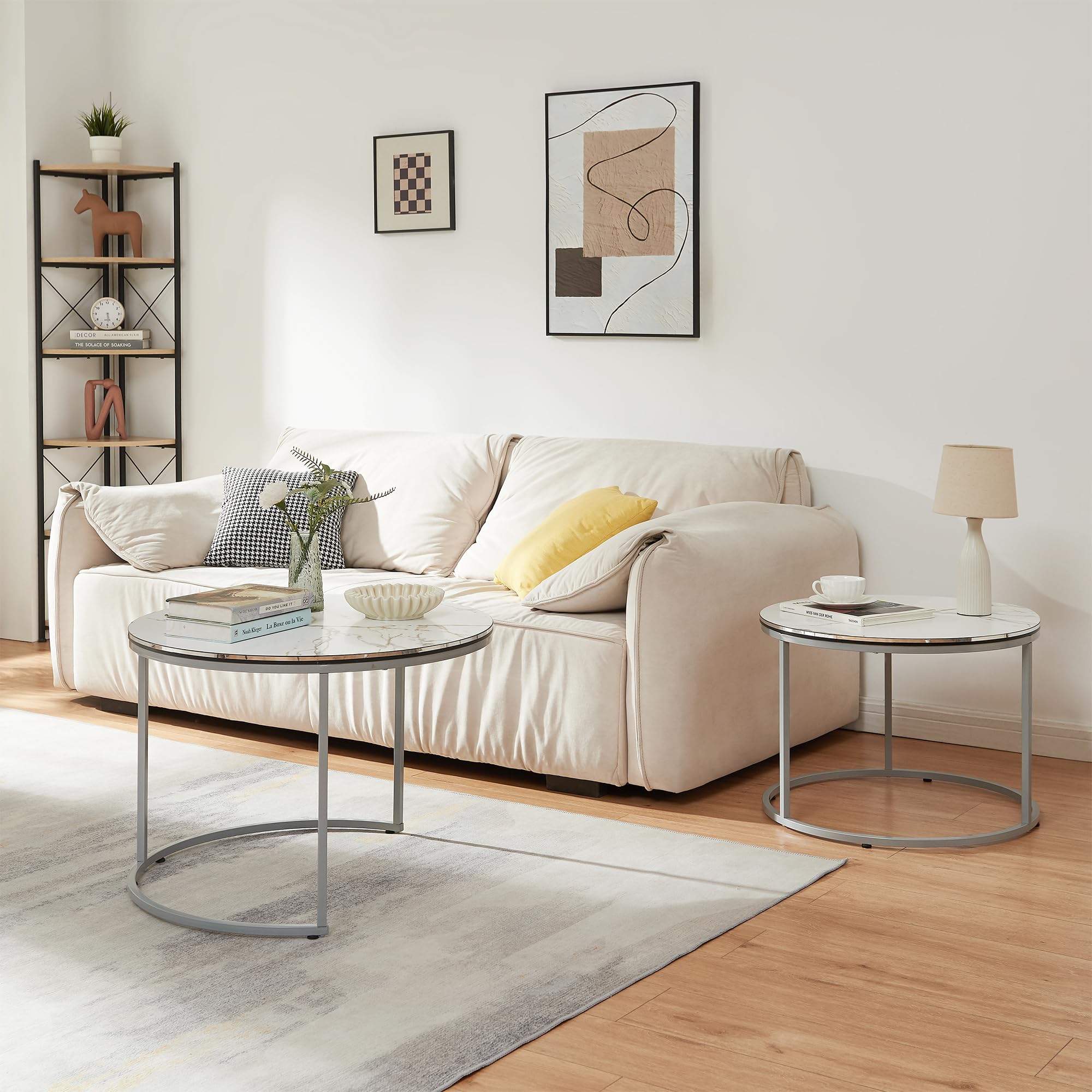 [en.casa] Set di 2 Tavolini da Salotto Sovrapponibili con Piano Rotondo in Truciolare e Telaio in Metallo Tavoli Bassi Salvaspazio - Effetto Marmo Bianco/Argentato
