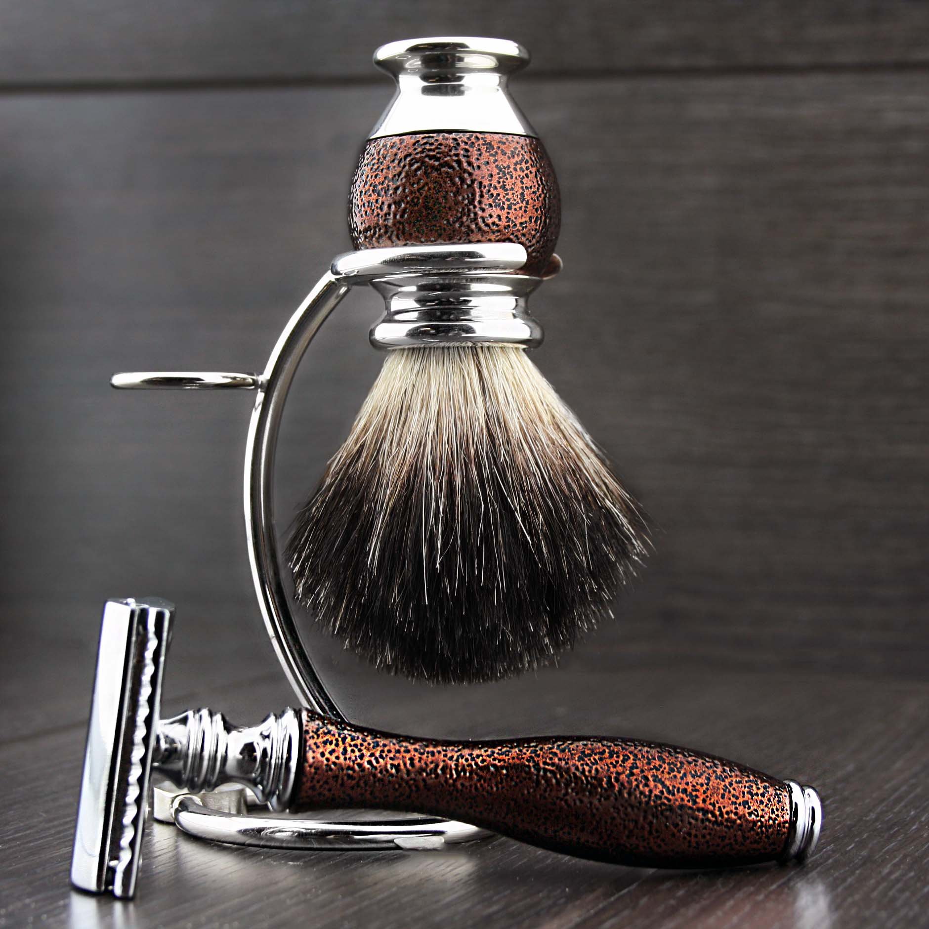 Haryali London, Set rasatura uomo completo – Kit rasatura a umido tradizionale con rasoio a doppia lama, pennello da barba in tasso nero e supporto elegante per accessori barba