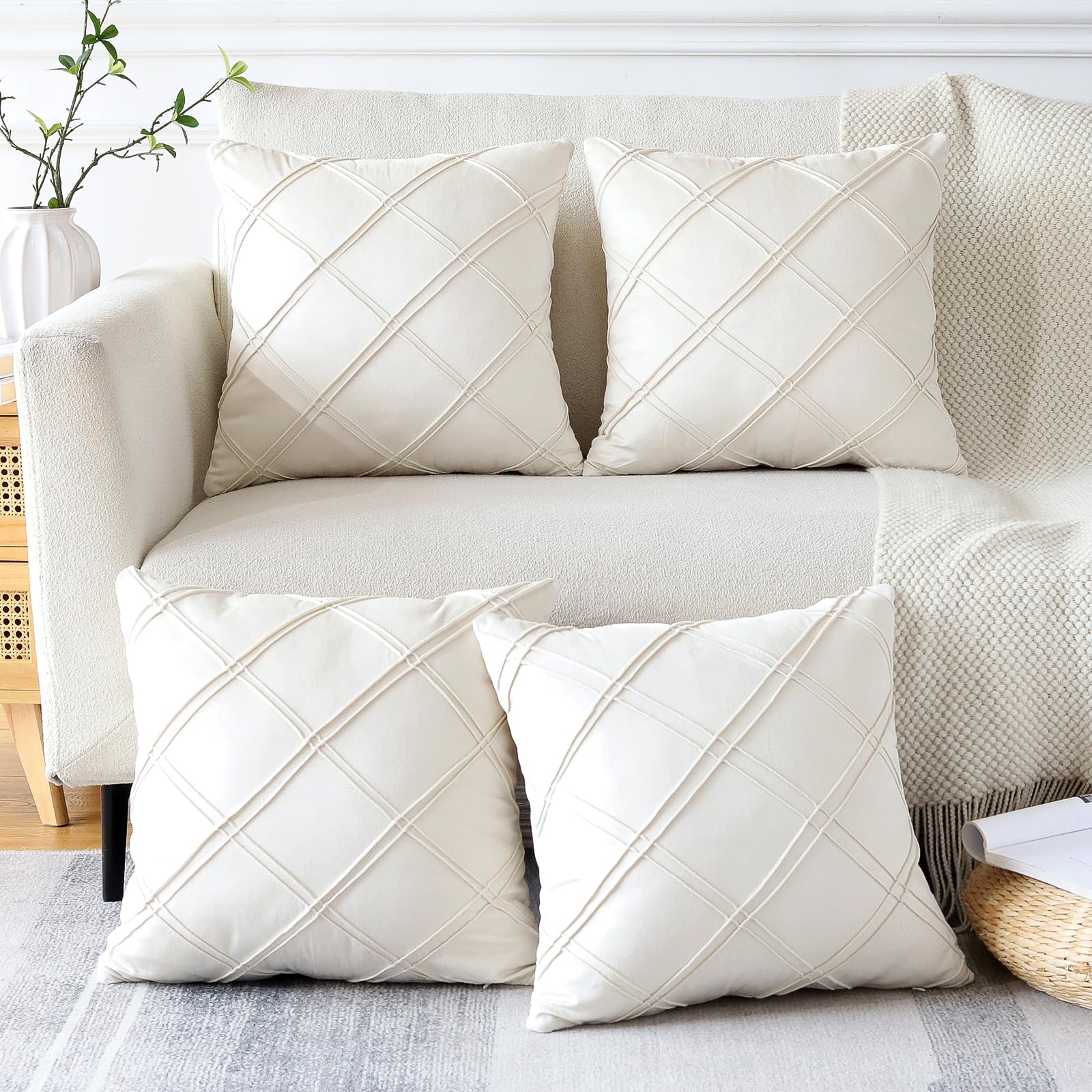 Sungeek Set of 4 Soft Velvet Decorative Cushion Covers Diamond Pattern Pillow Covers with Invisible Zipper Square Throw Pillow Cases for Sofa Car Patio Bedroom Living Room (45x45 cm