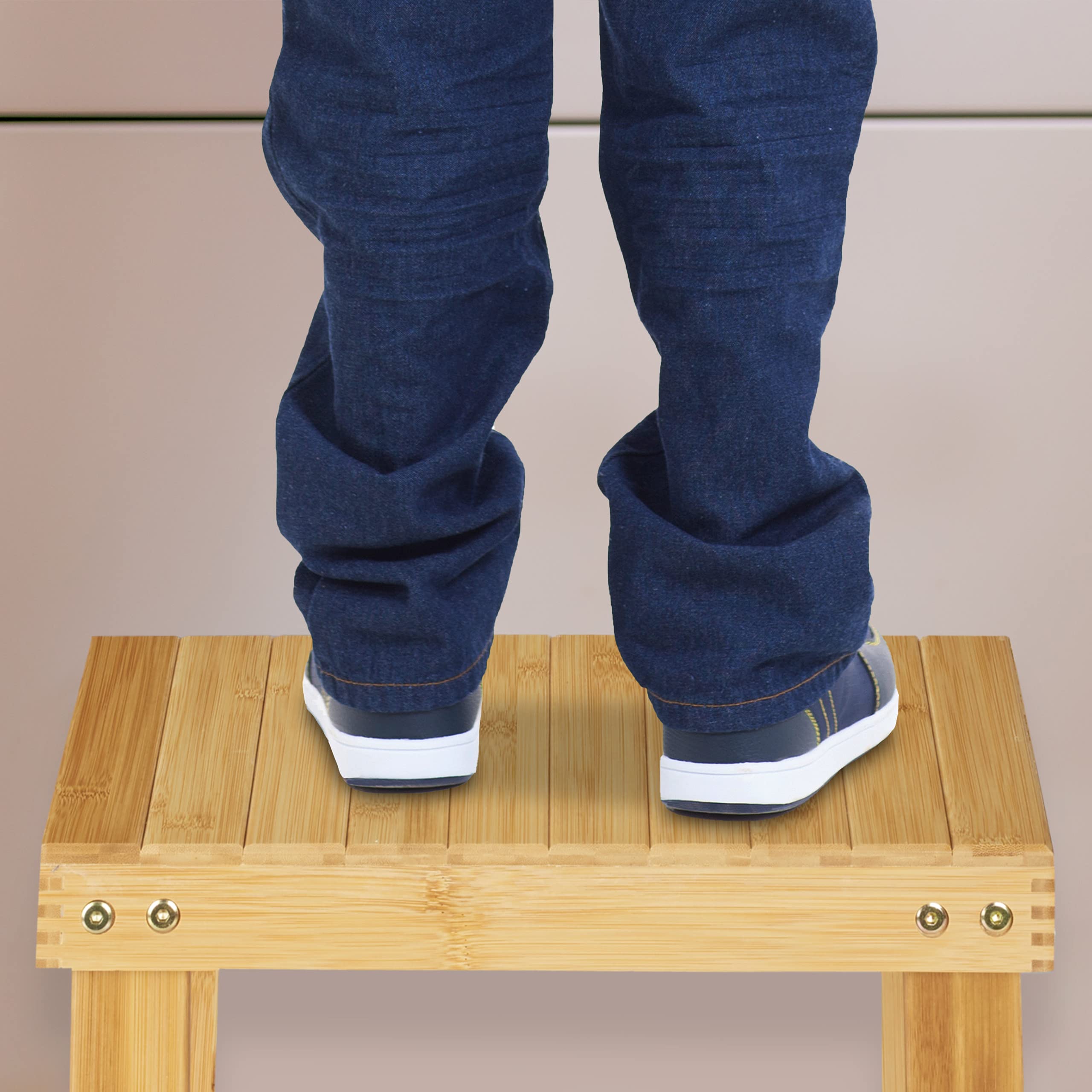 Relaxdays Tabouret de Salle de Bain Solide en Bambou, Repose-Pieds, Jusqu’à 100 kg, H x L x P 33,5 x 25 x 39 cm, Nature