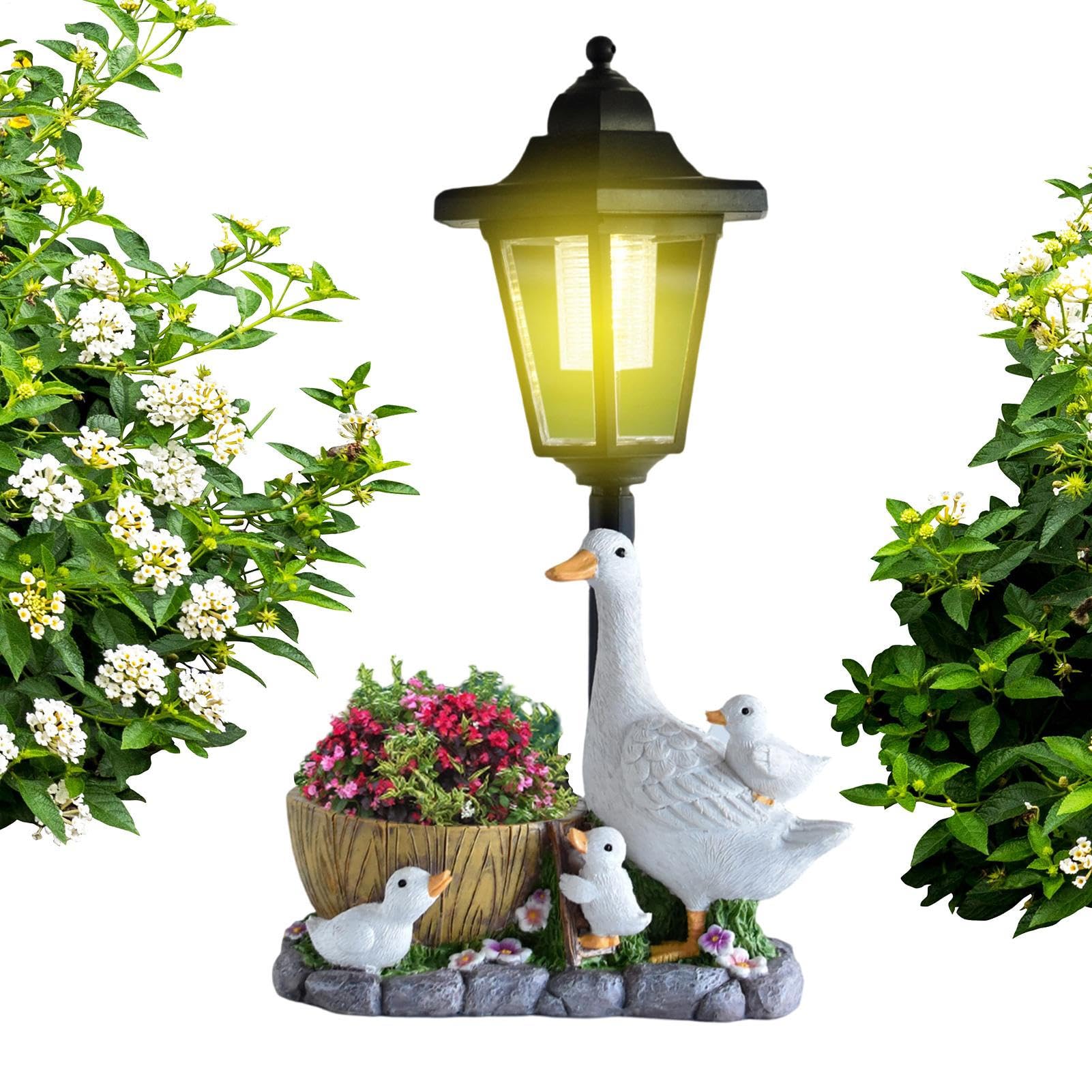 Décoration de jardin amusante en résine avec ce canard lumineux qui réchauffe l'ambiance