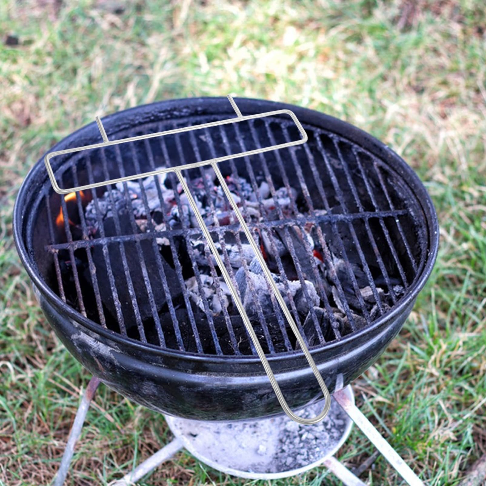 Stojak na szpikulec do grilla ze stali nierdzewnej i uchwyt na udka kurczaka – akcesoria do grilla na świeżym powietrzu do idealnie ugotowanych kebabów i nóg, trwała konstrukcja latarni dla