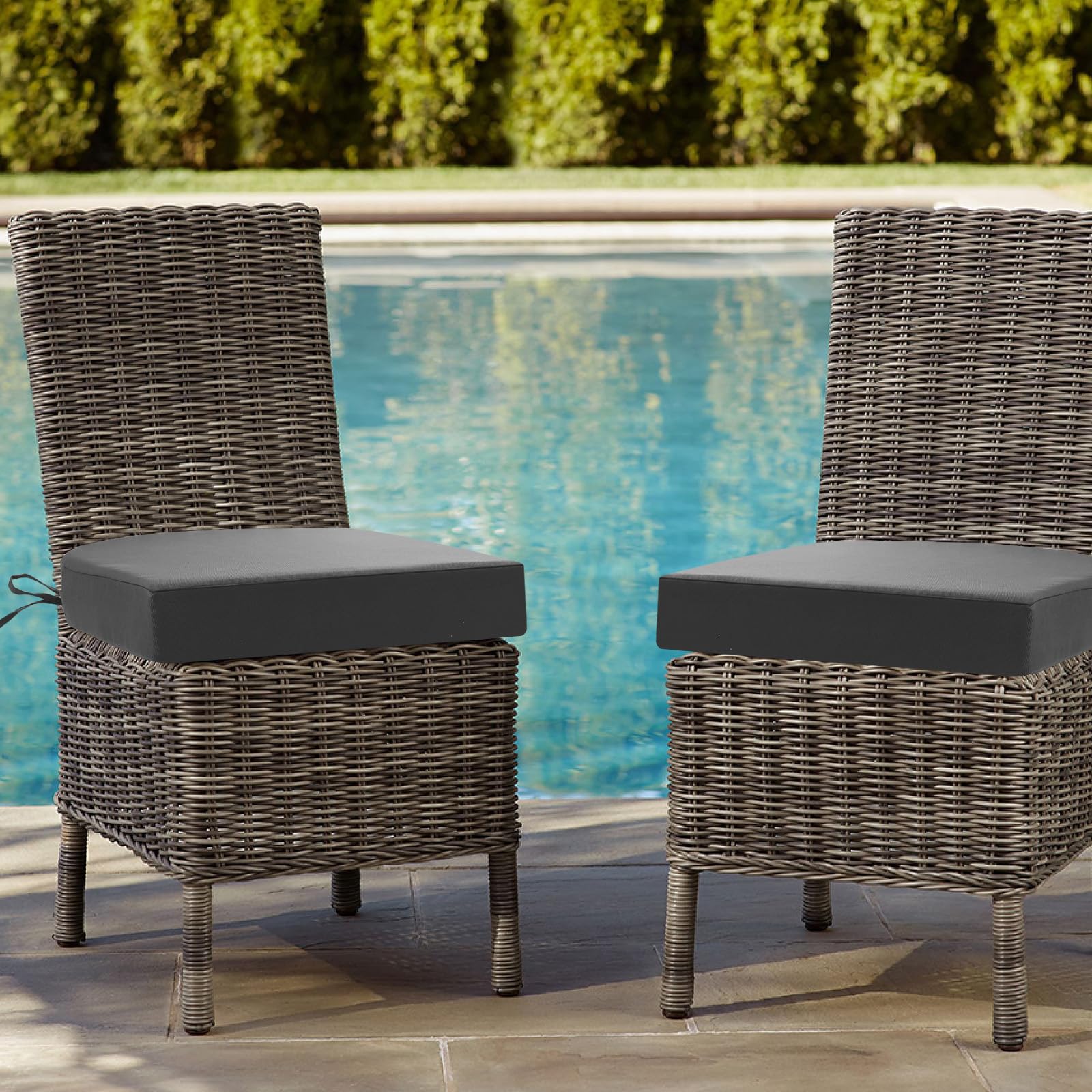 Stuhlkissen für draußen, 2er-Set, Terrassenstuhlkissen für Gartenmöbel, wasserdicht, mit Bändern, Sitzkissen für draußen, Terrassenstuhlpolster, Esszimmerstuhl, 45x45, Anthrazit