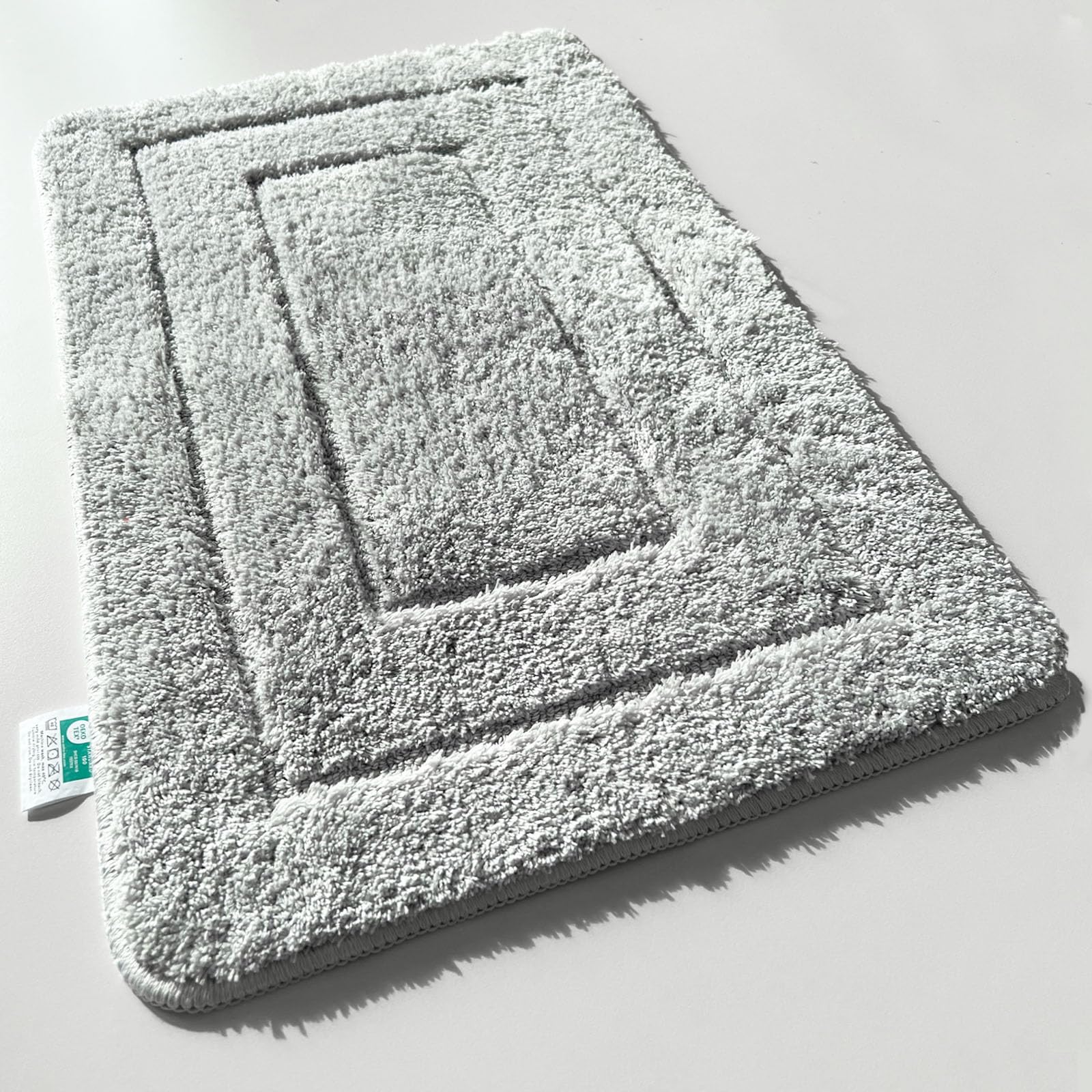 KARAT Badteppich Atlantis - extra flauschig & schnelltrocknend - Badezimmerteppich mit rutschsicherer Rückseite - Badematte Duschvorleger (70 x 120 cm, Silbergrau)