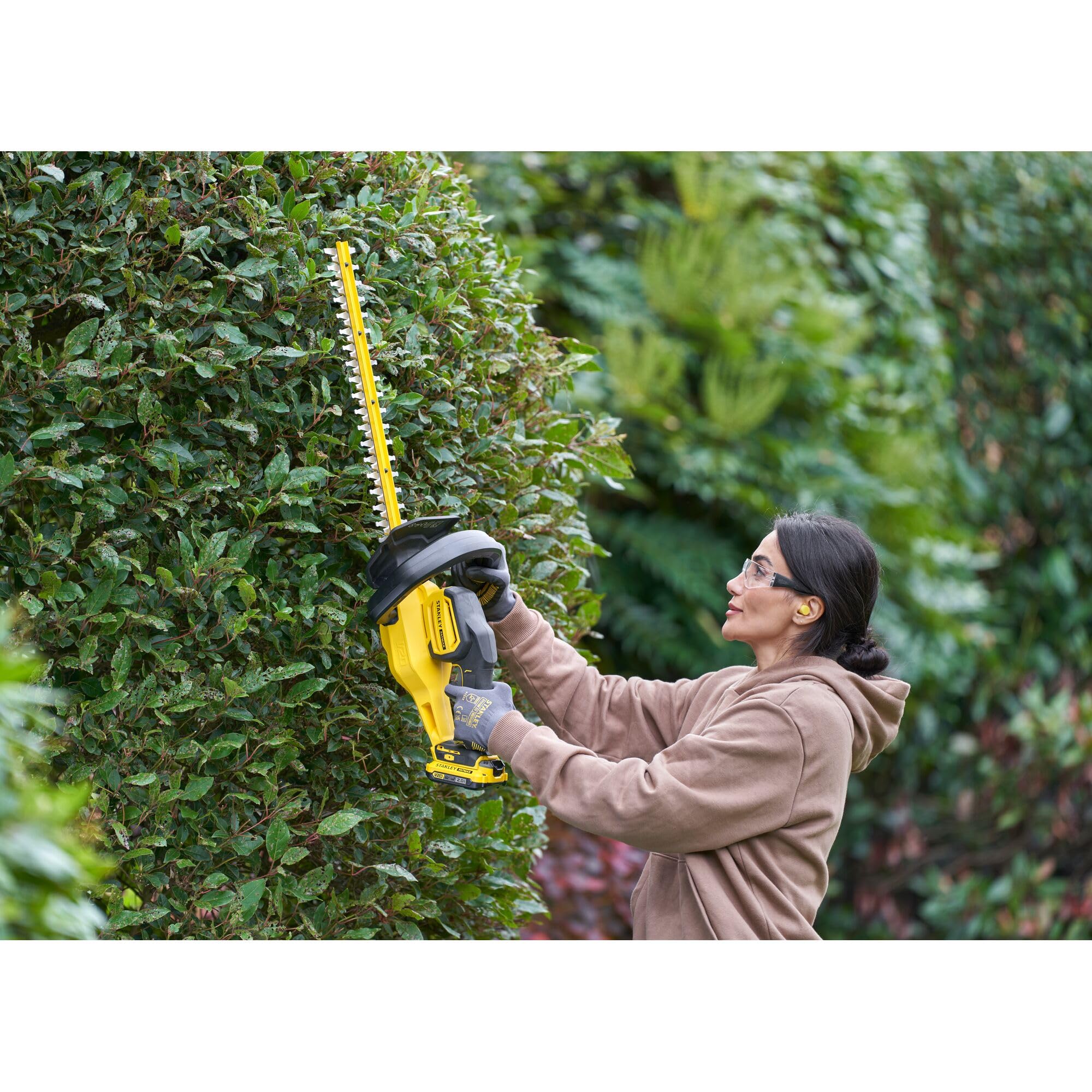 STANLEY FATMAX SFMCHT650D1-QW V20 - Cortasetos con batería (50 cm de Longitud de la Espada, Grosor de Corte de 19 mm, Mango de Planchado y Parada rápida, Incluye batería de 2,0 Ah y Cargador)