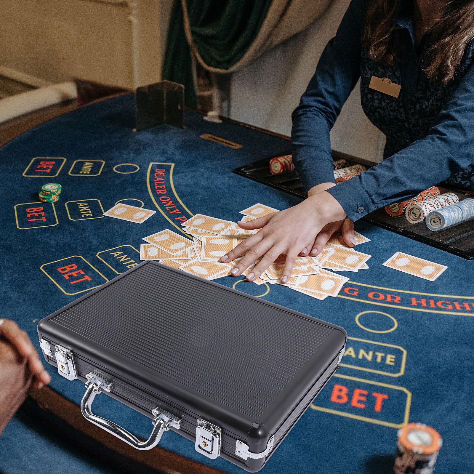 SUPVOX Valigetta in Alluminio Nero Design Leggero, Bordo Arrotondato, Custodia per Conservazione e Classificazione di Chip da Poker, Carte e Dadi