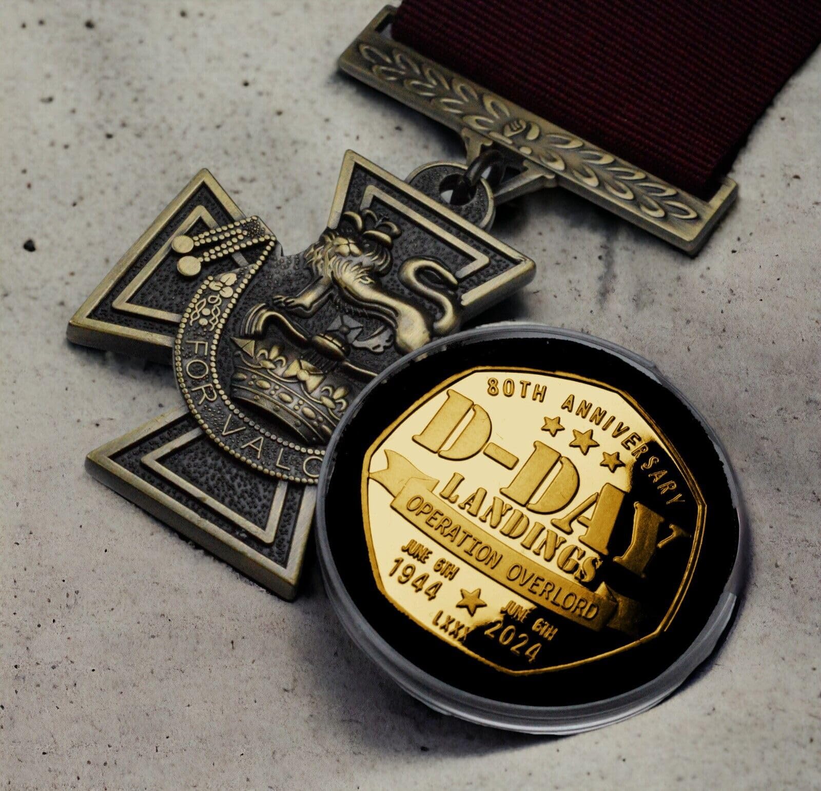 The Commemorative Coin Company D-DAY LANDINGS 80th Anniversary Gold Commemorative and Victoria Cross Medal Set Highest British Military Award/Decoration/Bravery/Valour Operation Overlord Normandy WW2
