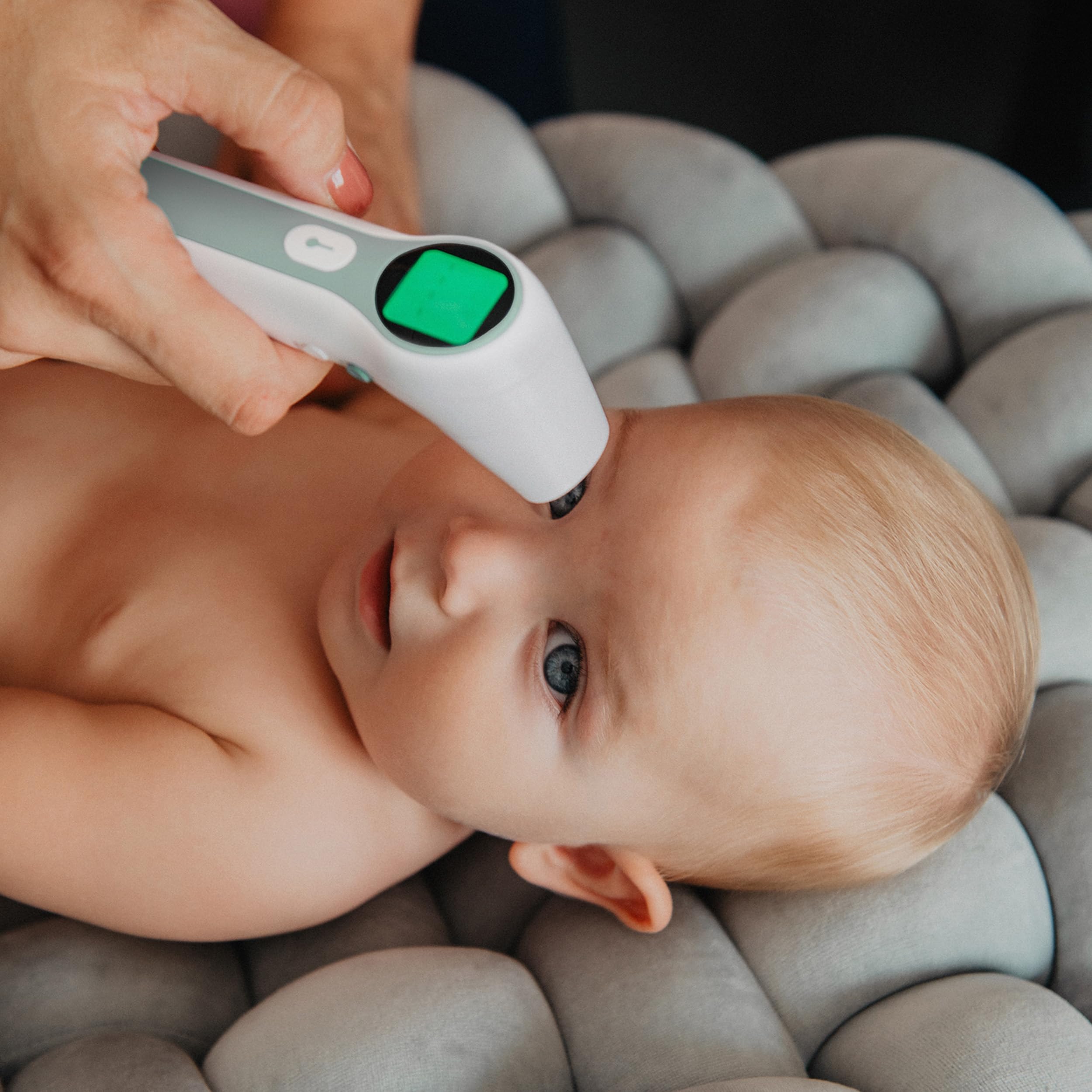 Suavinex, Termometro Digitale Neonato, Infrarossi, Senza Contatto, Misurazione Fronte e Orecchio, Lettura Rapida in 1 Secondo, Preciso, Modalità Neonati, Bambini e Adulti, con custodia, Pile Incluse