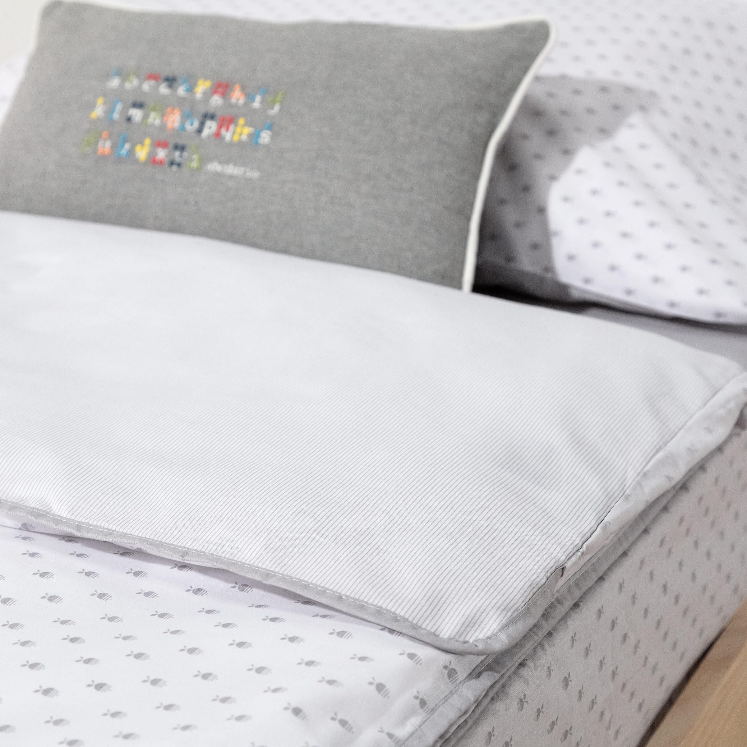 Saco Nórdico Junior 128 Manterol | Saco Cama Infantil con Cremallera Doble Carro | Diseño Peces Divertido | Funda de Almohada Reversible | Cama 90 cm | C12 Fondo Blanco y Peces Gris