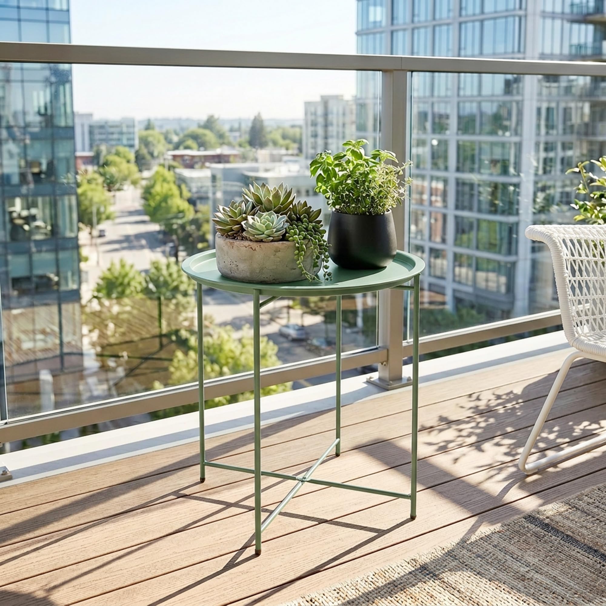 Outsunny Mesa Auxiliar Redonda Mesa de Jardín Exterior con Bandeja Extraíble Patas Plegables Mesa para Exterior Terraza Patio Ø46x53 cm Verde