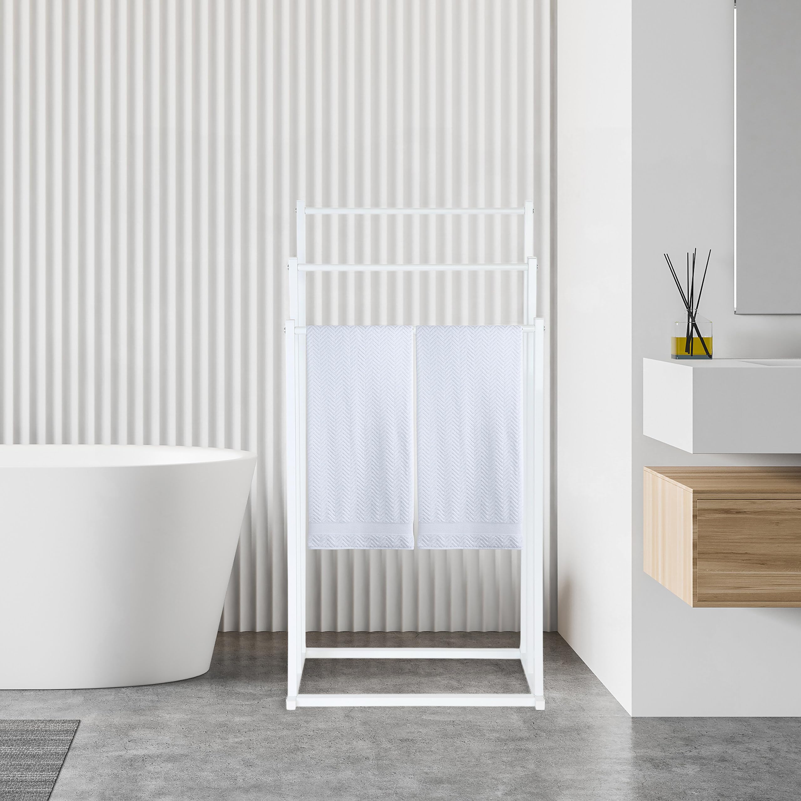 Porte-Serviettes Relaxdays, H x L x P : 86 x 44 x 21 cm, métal, 3 Barres, Salle de Bains, Porte-Serviettes Debout, Blanc