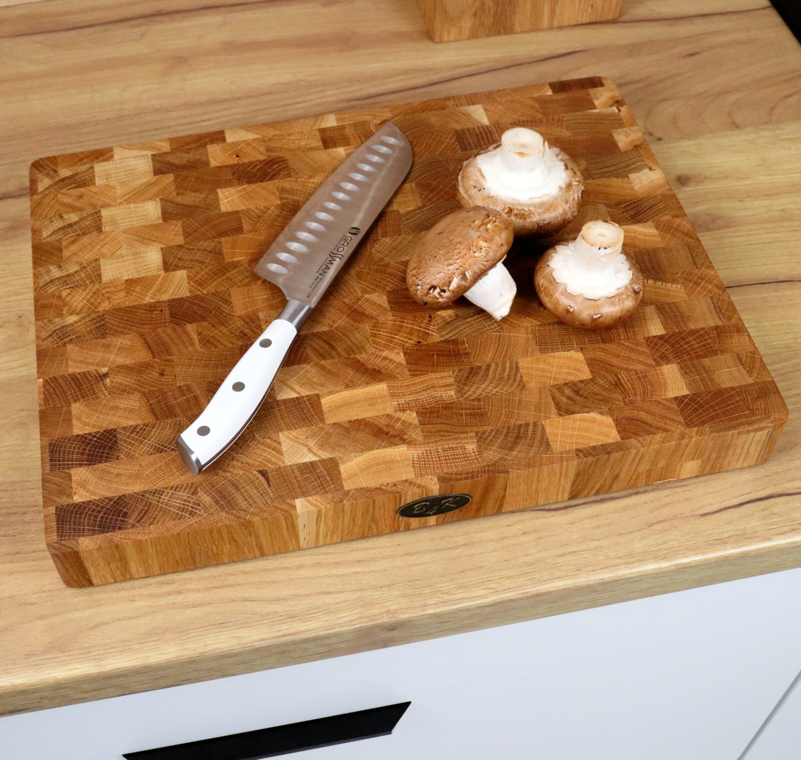 B4K® Tagliere in Legno di Quercia Massiccio 40x30x4 cm, Antibatterico, con Manici e Piedini in Silicone, Perfetto per Cucina, Carne e Barbecue