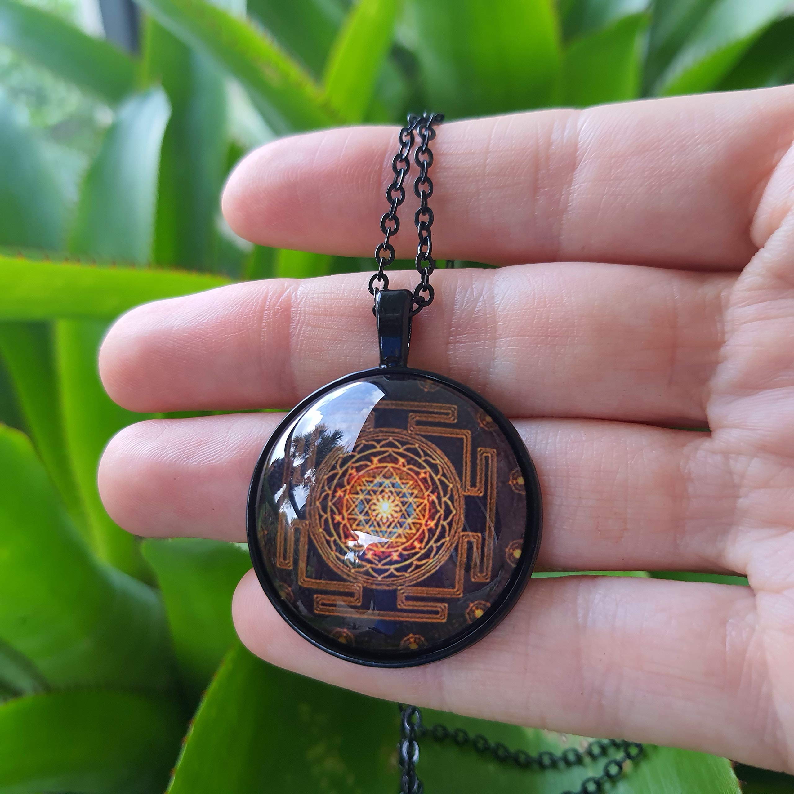 シュリーヤントラ　溶岩ネックレス　パワーストーン　ヨガネックレス　YOGA Amazon.com: Roxxy Crystals Sri Yantra necklace black metal. For