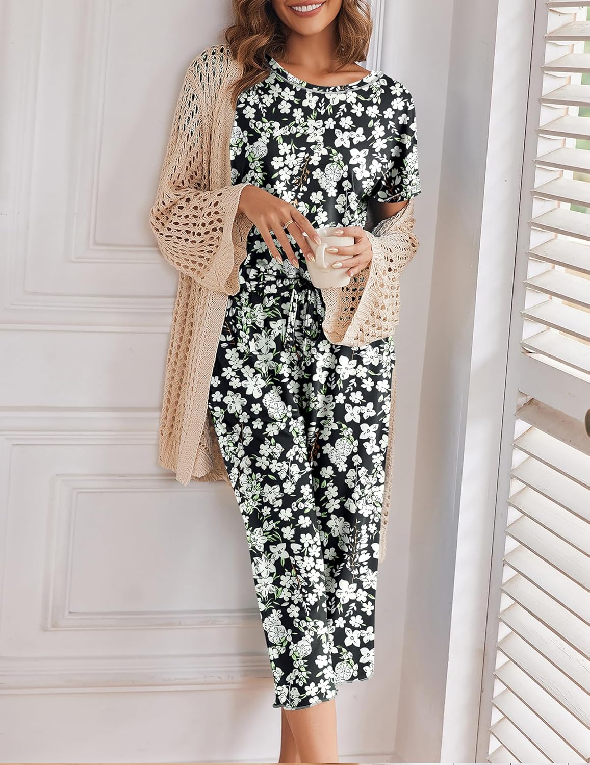 Ekouaer Women's Capri Pajama Sets Print Short Sleeve Sleepwear Top and Capri Pants Soft Loungewear with Pocket - Image 3