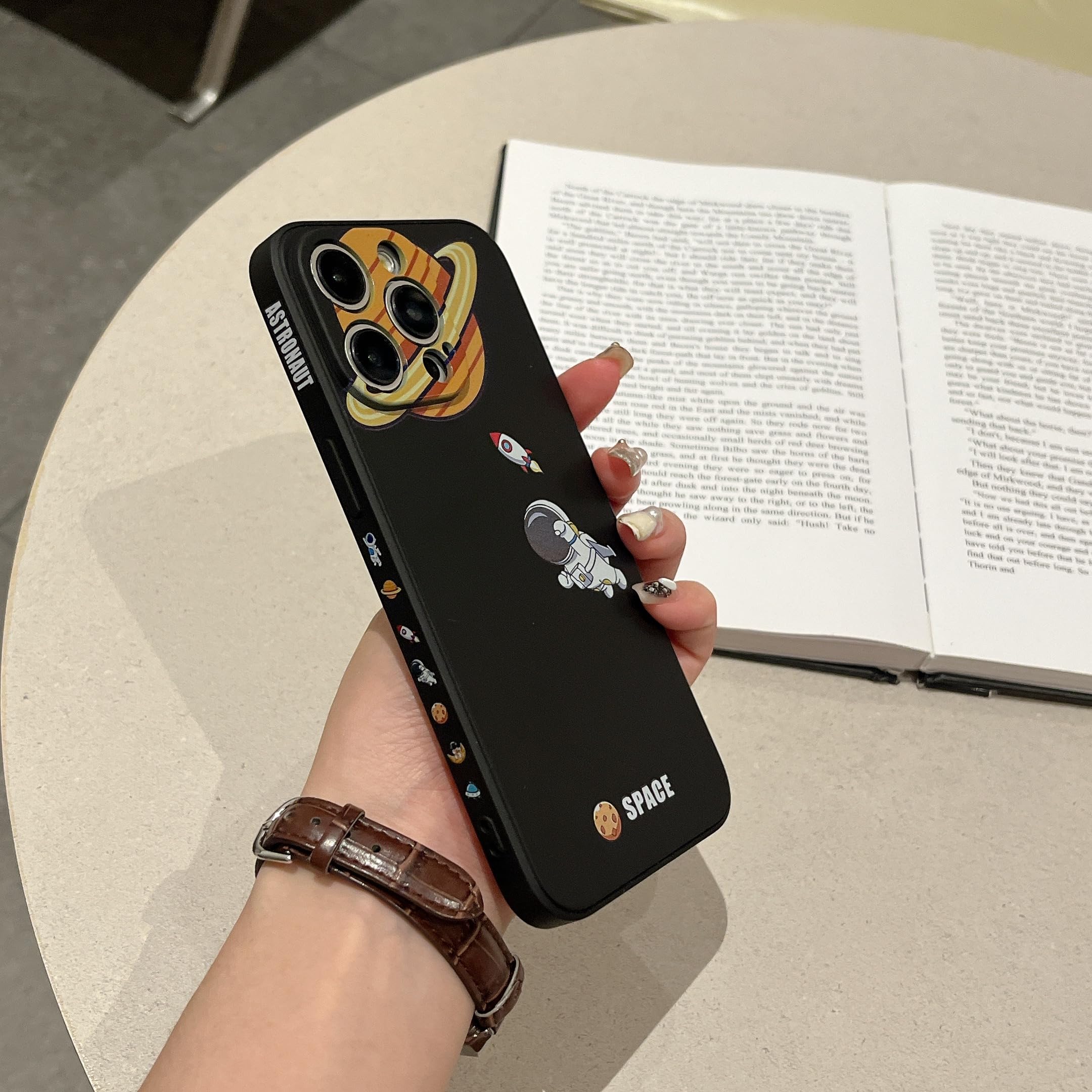 Saqmkil Cover per iPhone 16 Pro, Aesthetic Aereo Collage Carina