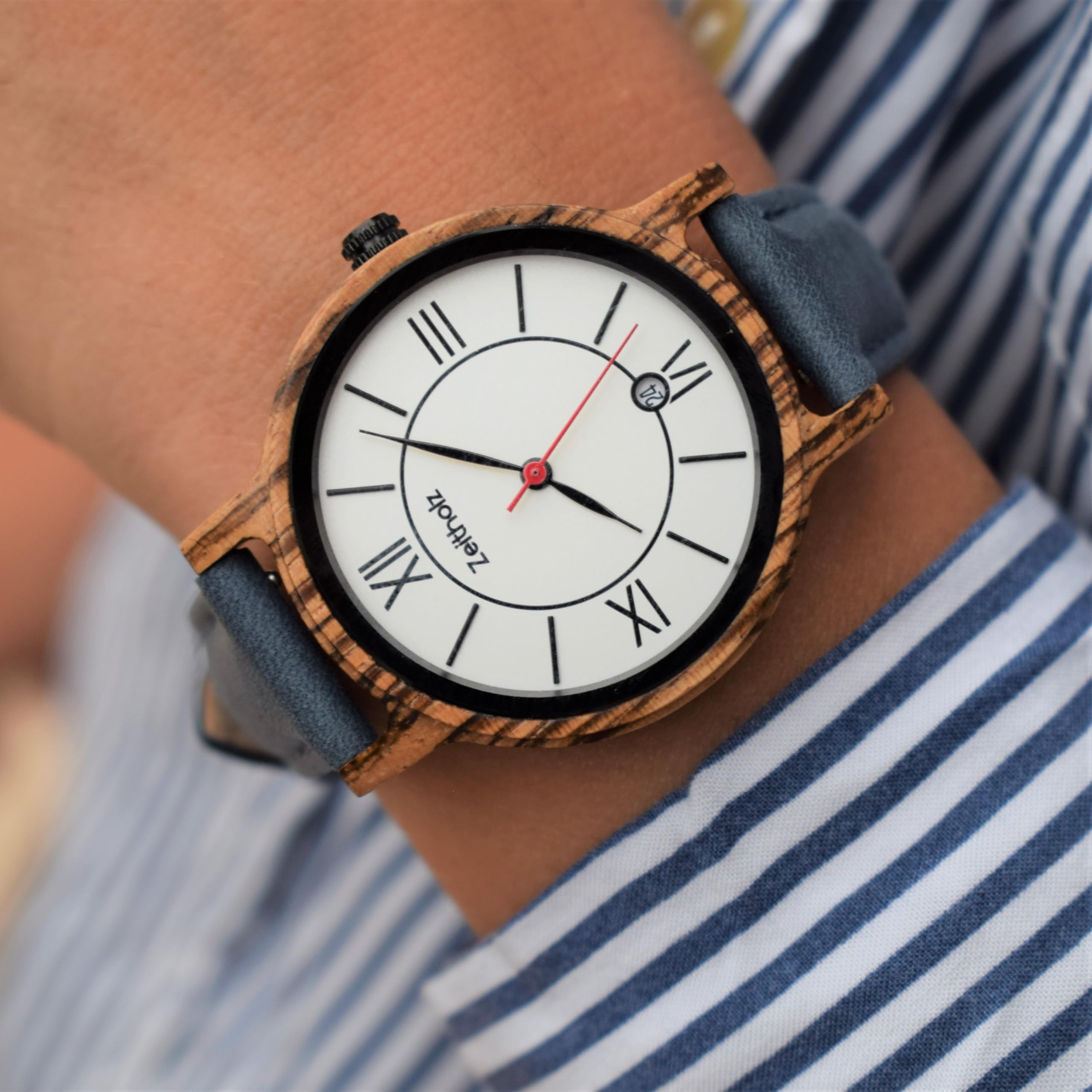 Orologio in legno per donna, orologio analogico collezione Rosenbach 36mm, in legno naturale con movimento al quarzo giapponese e calendario mensile.