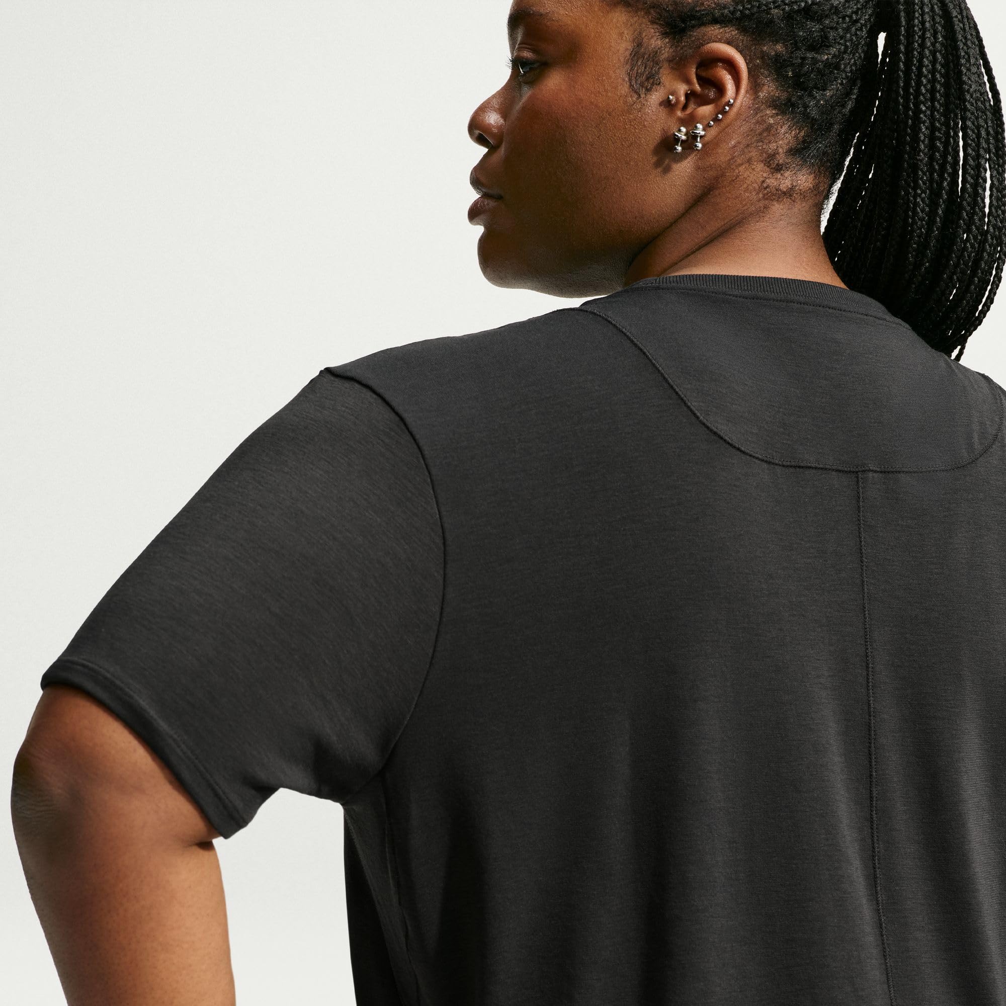 Nike One Relaxed Dri-FIT Kurzarmshirt (Damen, große Größen), FN2816