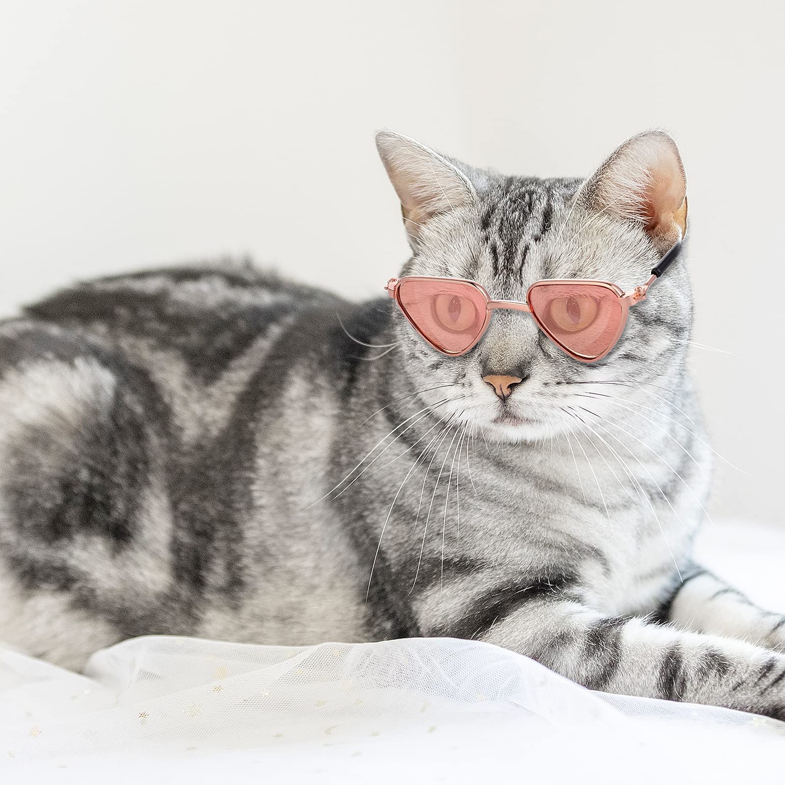 Molain Occhiali da sole per gatti, protezione dai raggi UV, stile classico retrò per cani bambole occhiali da sole rotondi cosplay simpatici sole (4 pezzi cuore)