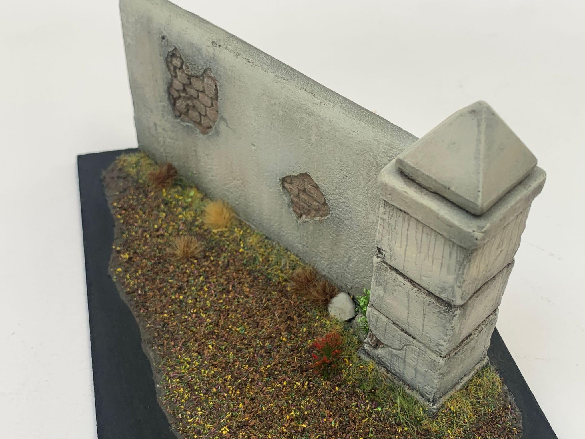 Fog Models 1/35 Scale Old Wall #1 Diorama Model kit (Wall only no Base), Small - Image 2