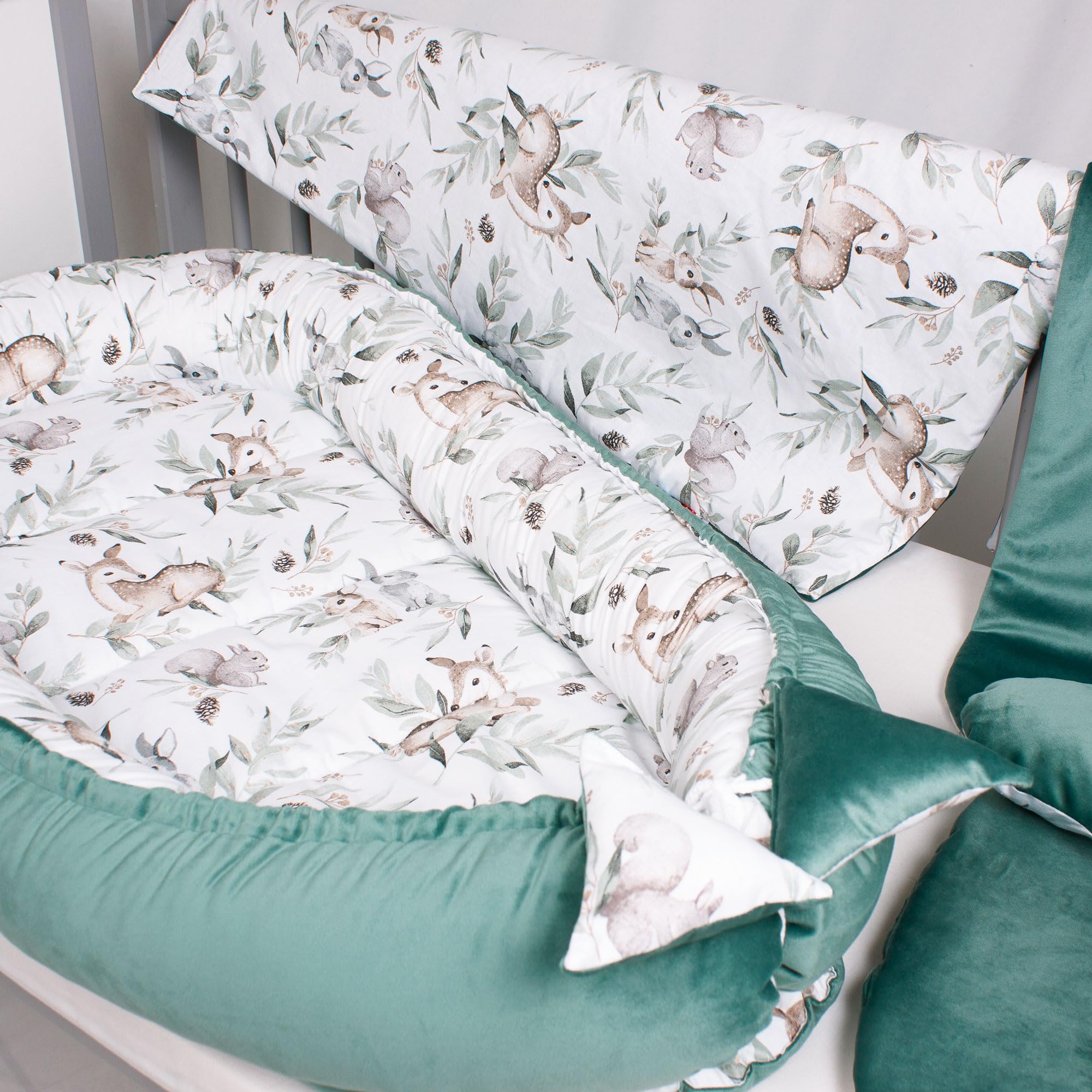 PaLulli Kuschelnest 2-seitig Babynest Babynestchen Baby Nest Nestchen Reisebett Wickelauflage Kuschelbett, Kokon Kokon für Babybett - Babys und Säuglinge, 100% Baumwolle Oeko TEX (Grüne Hirsche)