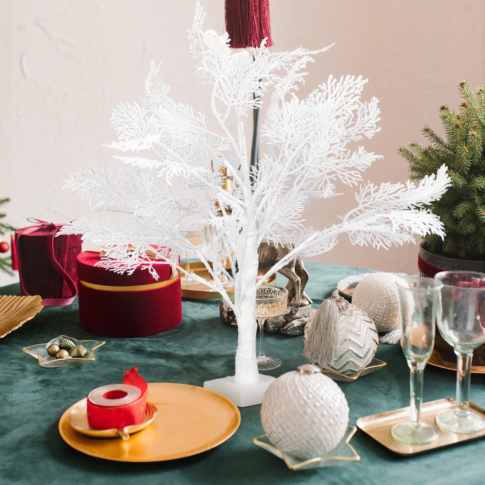 Lot de 2 sapins de Noël de table avec lumières DEL de 61 cm – Mini sapins floqués de neige blancs artificiels éclairés par piles – Décoration USB pour table d'intérieur, cheminée, décoration